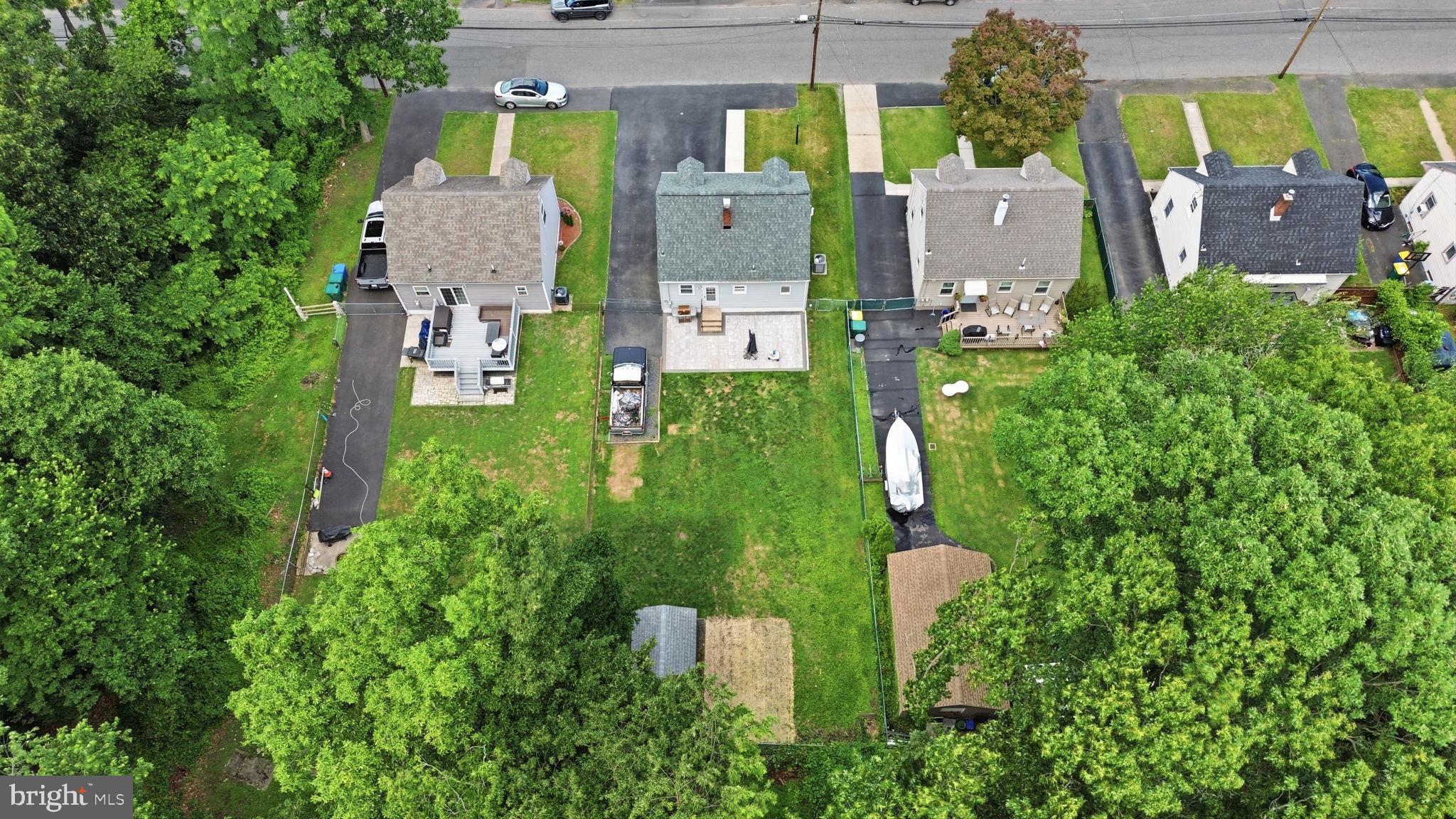 MAPLE SHADE - Residential