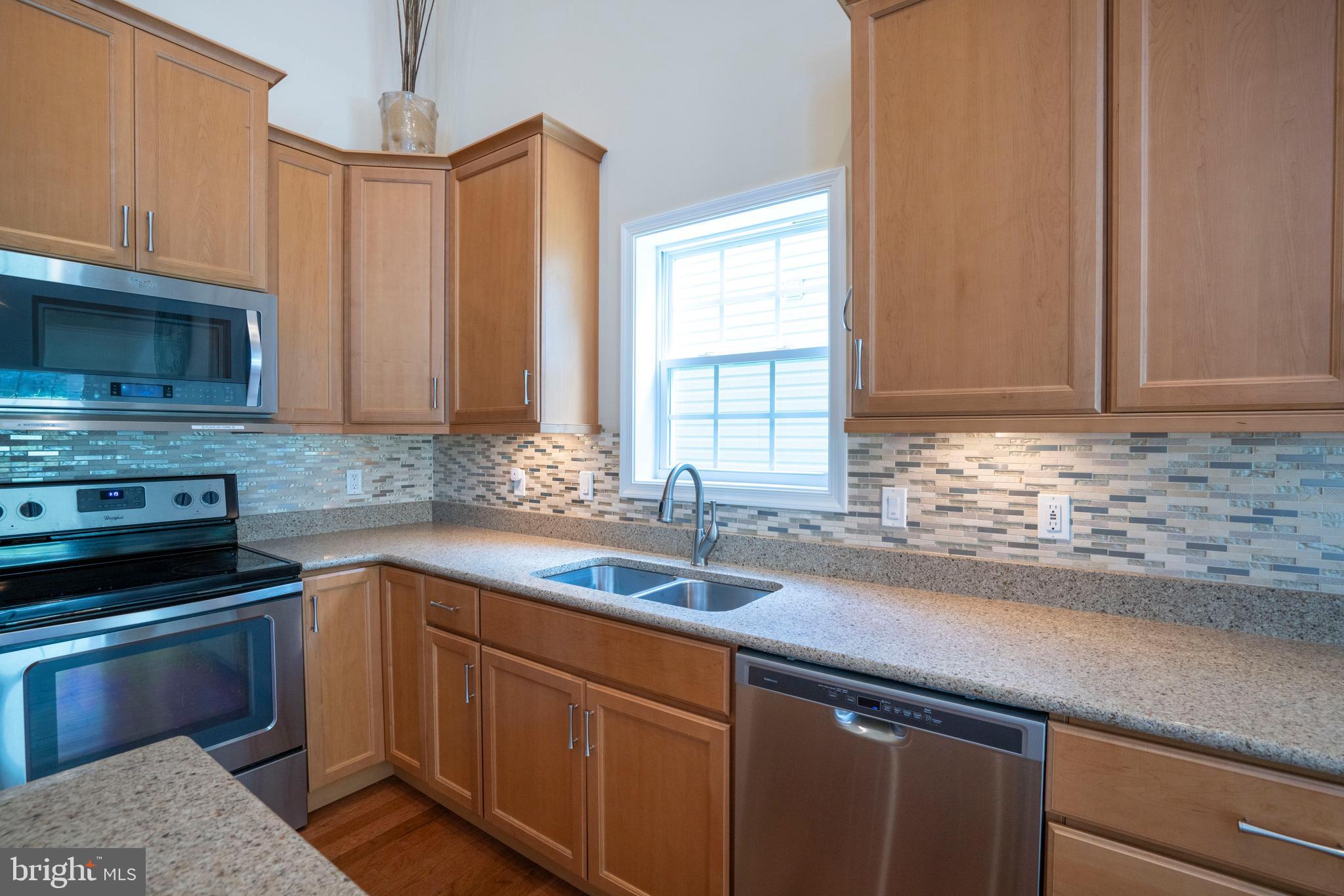 VILLAGE AT PENN STATE - TRADITION POINT - Residential