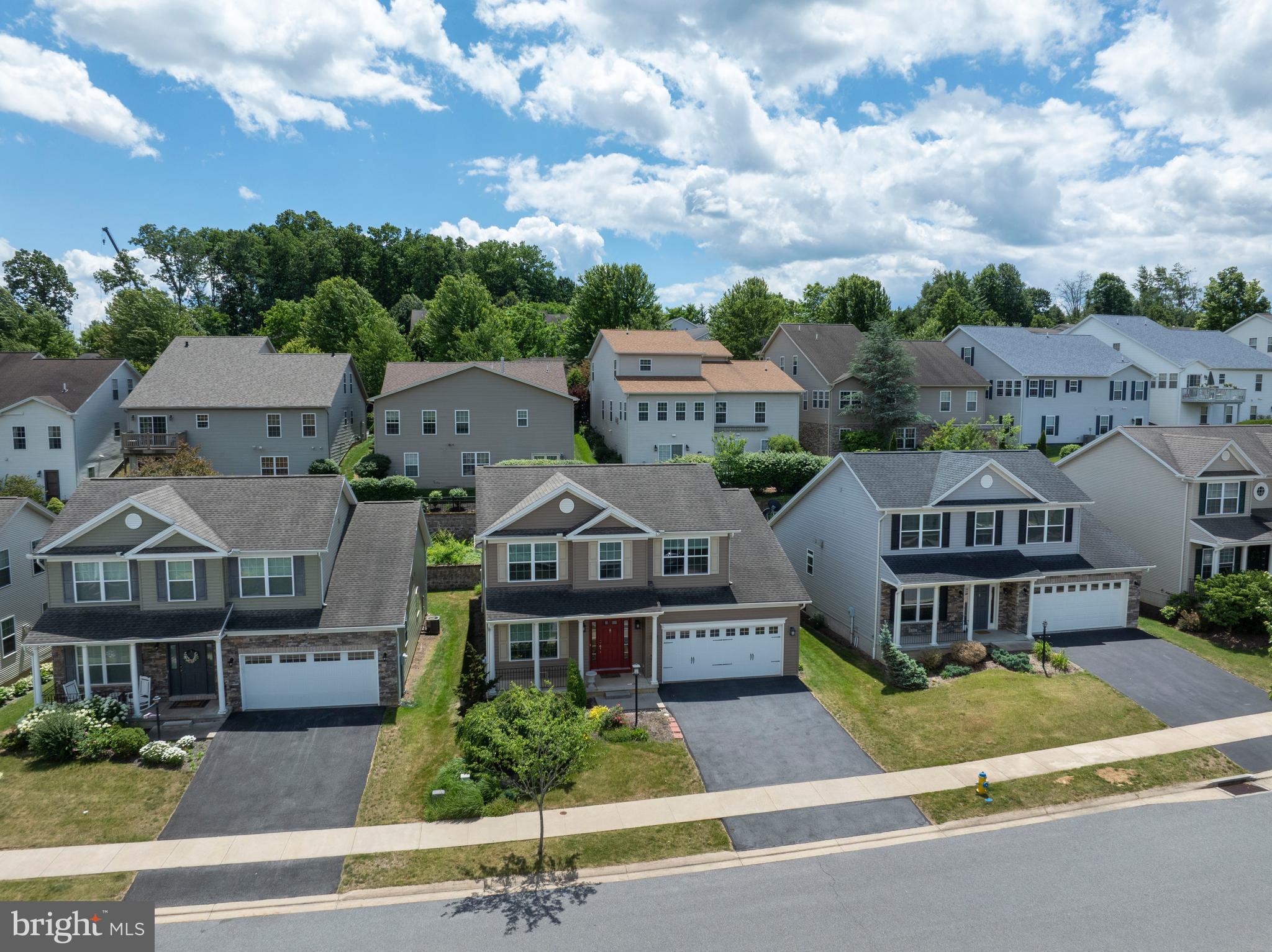 VILLAGE AT PENN STATE - TRADITION POINT - Residential