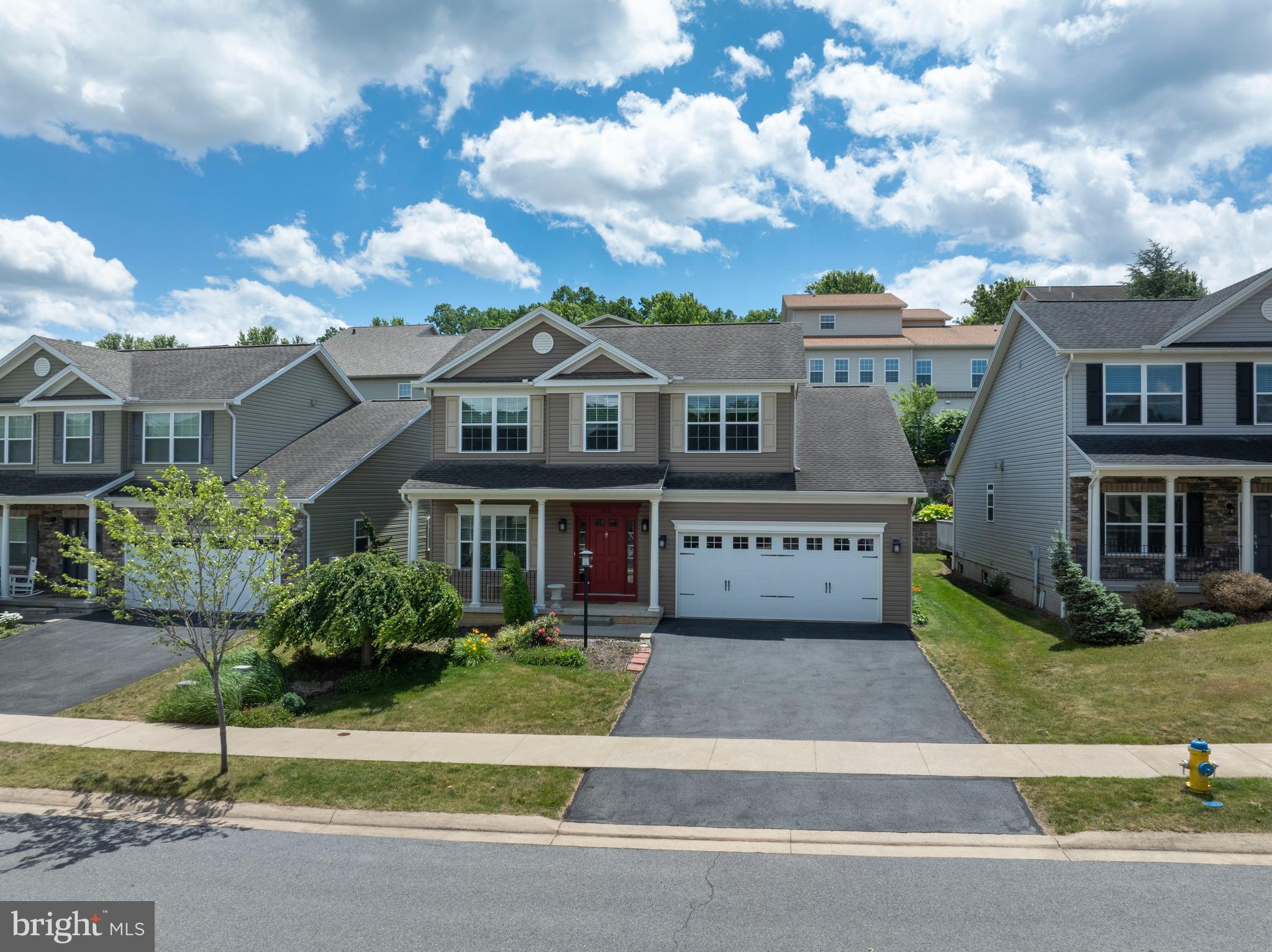 VILLAGE AT PENN STATE - TRADITION POINT - Residential