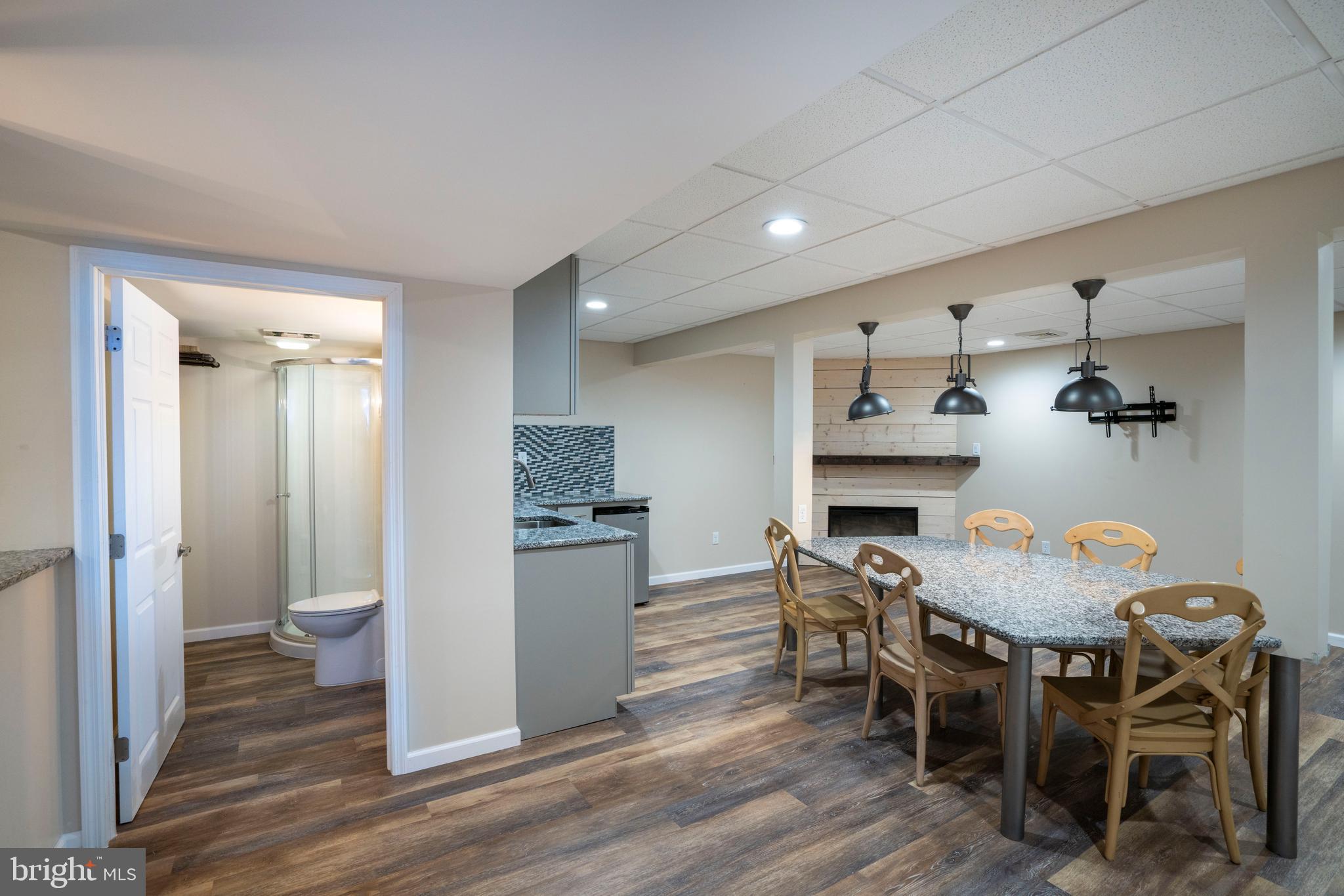 VILLAGE AT PENN STATE - TRADITION POINT - Residential