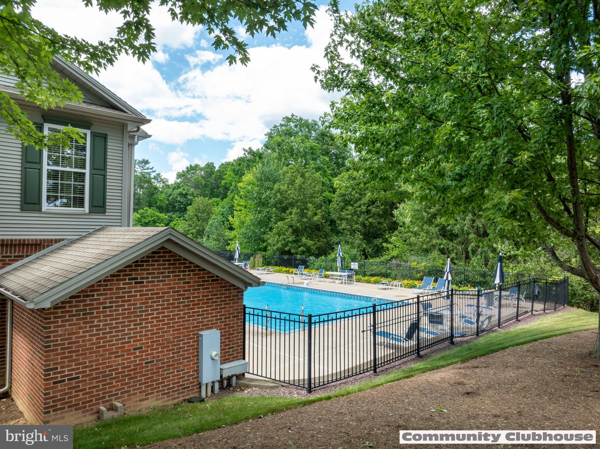 VILLAGE AT PENN STATE - TRADITION POINT - Residential