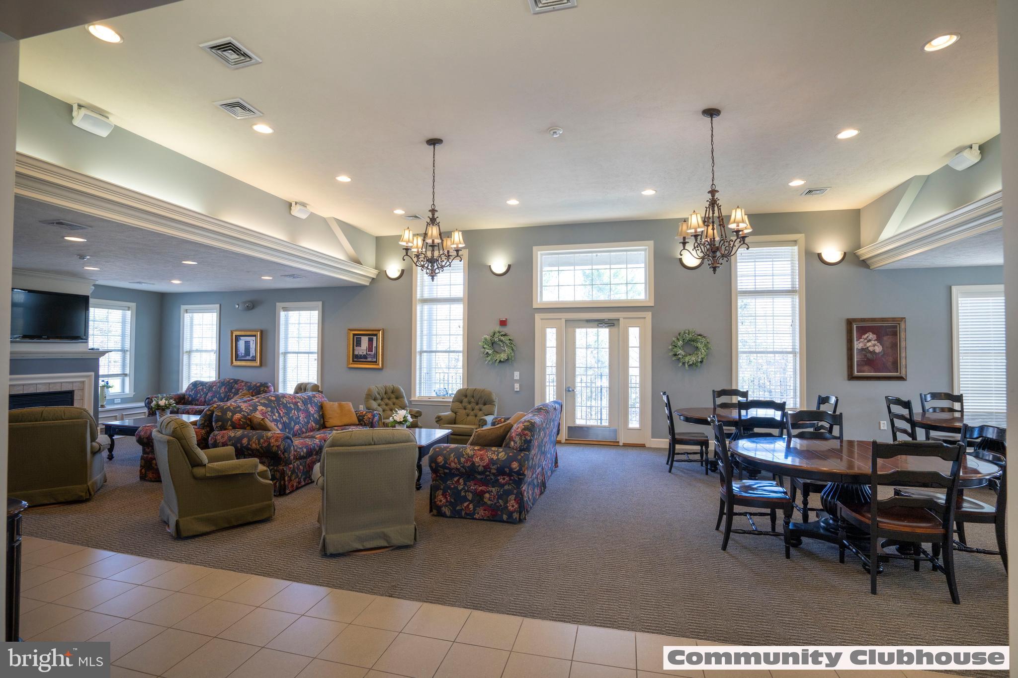VILLAGE AT PENN STATE - TRADITION POINT - Residential