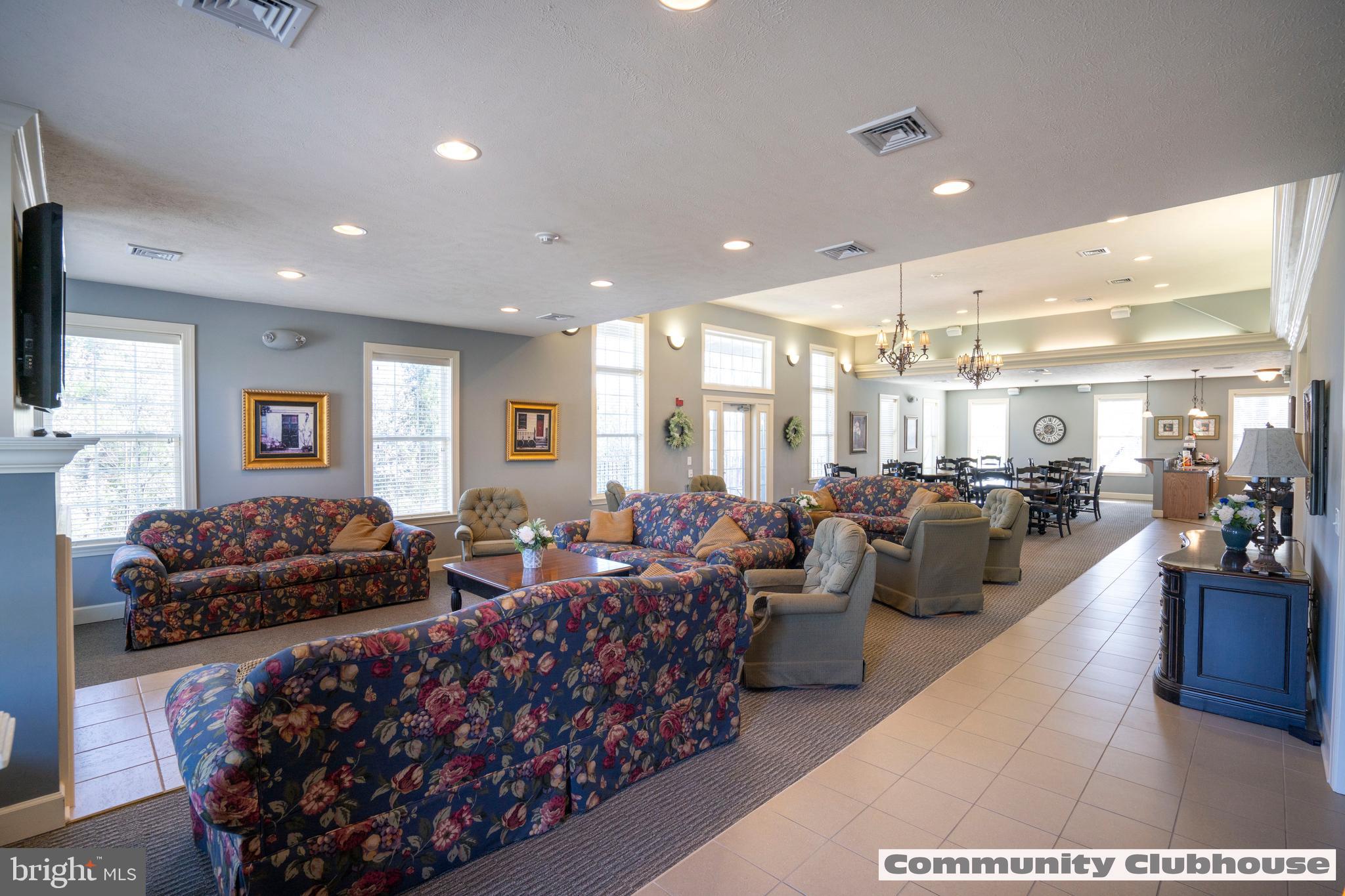 VILLAGE AT PENN STATE - TRADITION POINT - Residential