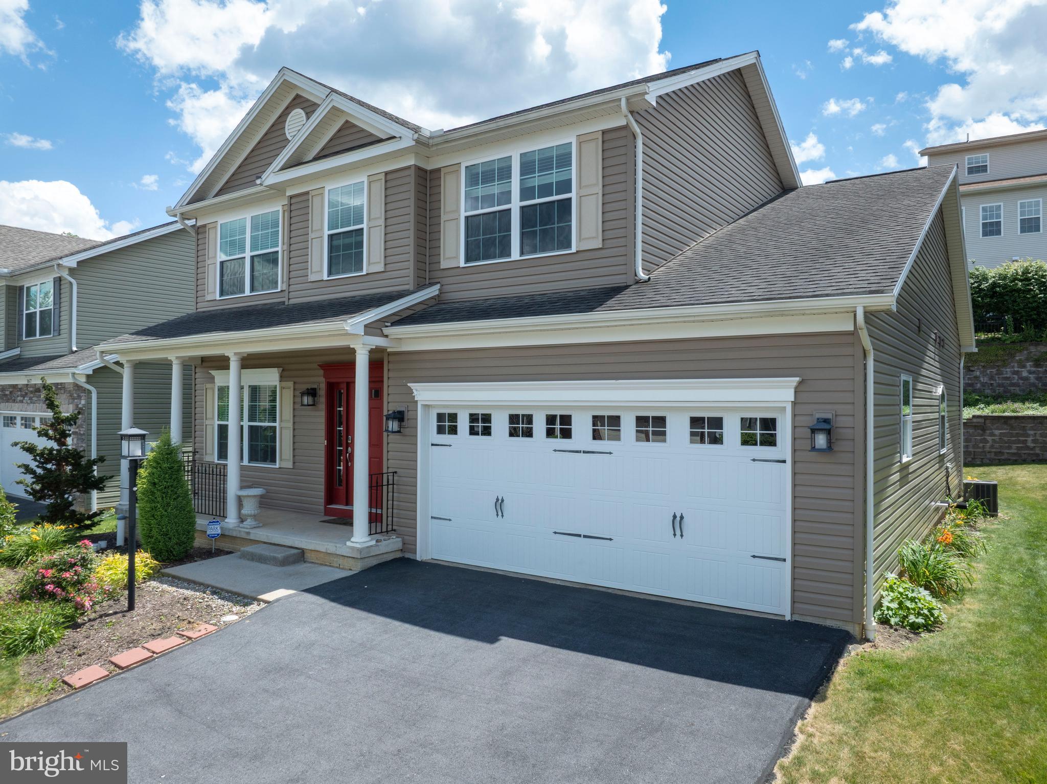 VILLAGE AT PENN STATE - TRADITION POINT - Residential