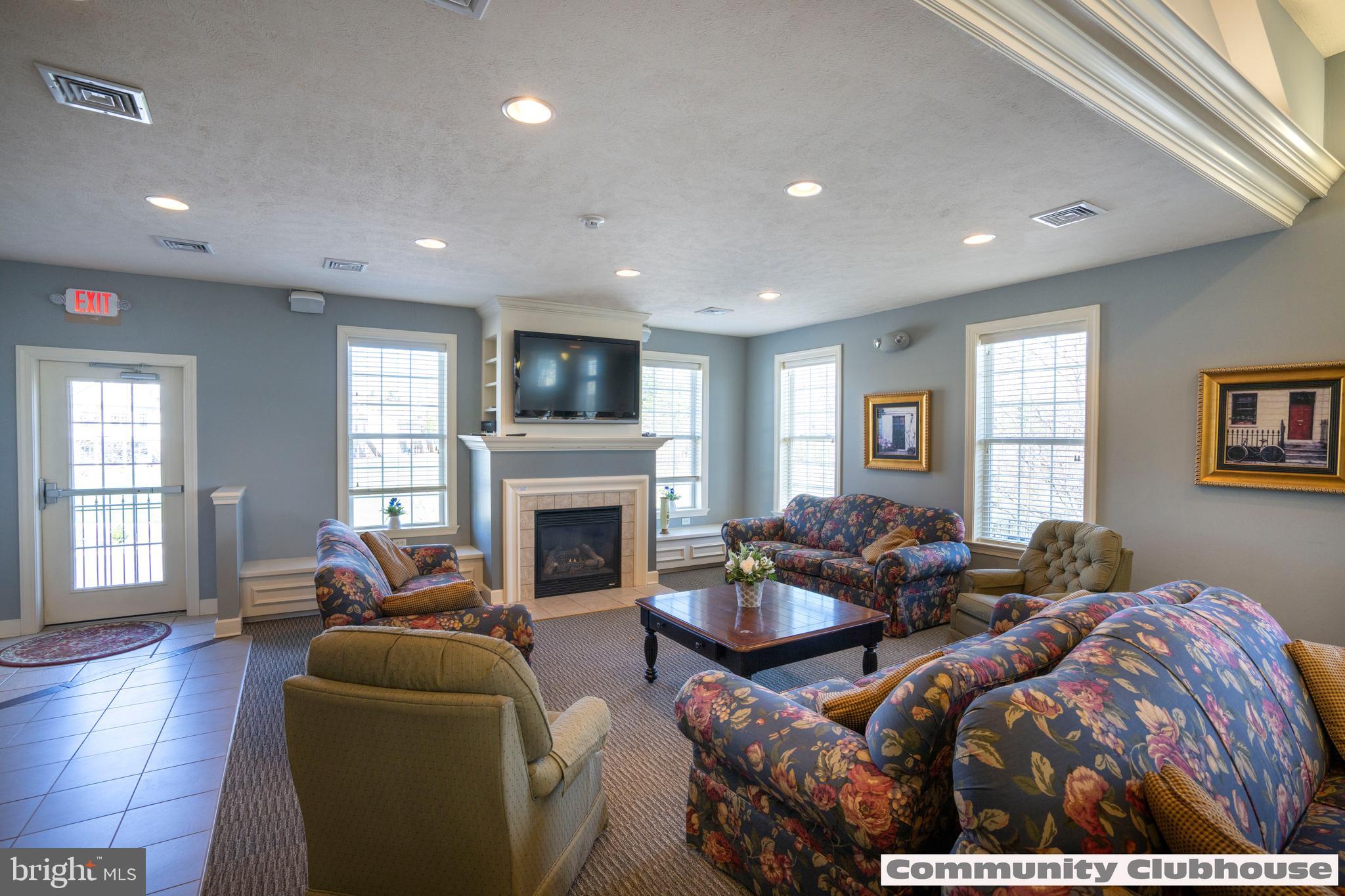 VILLAGE AT PENN STATE - TRADITION POINT - Residential
