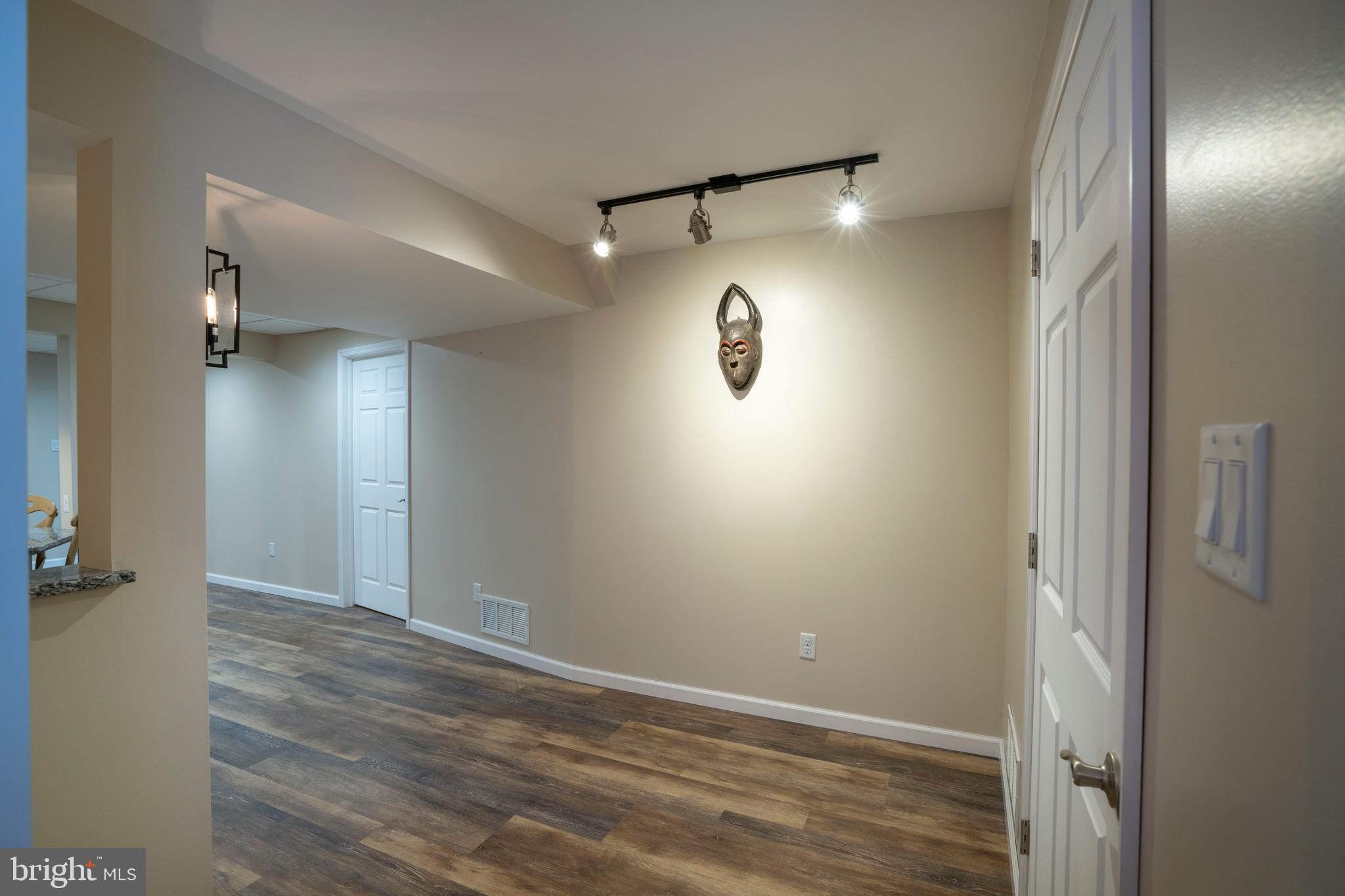 VILLAGE AT PENN STATE - TRADITION POINT - Residential