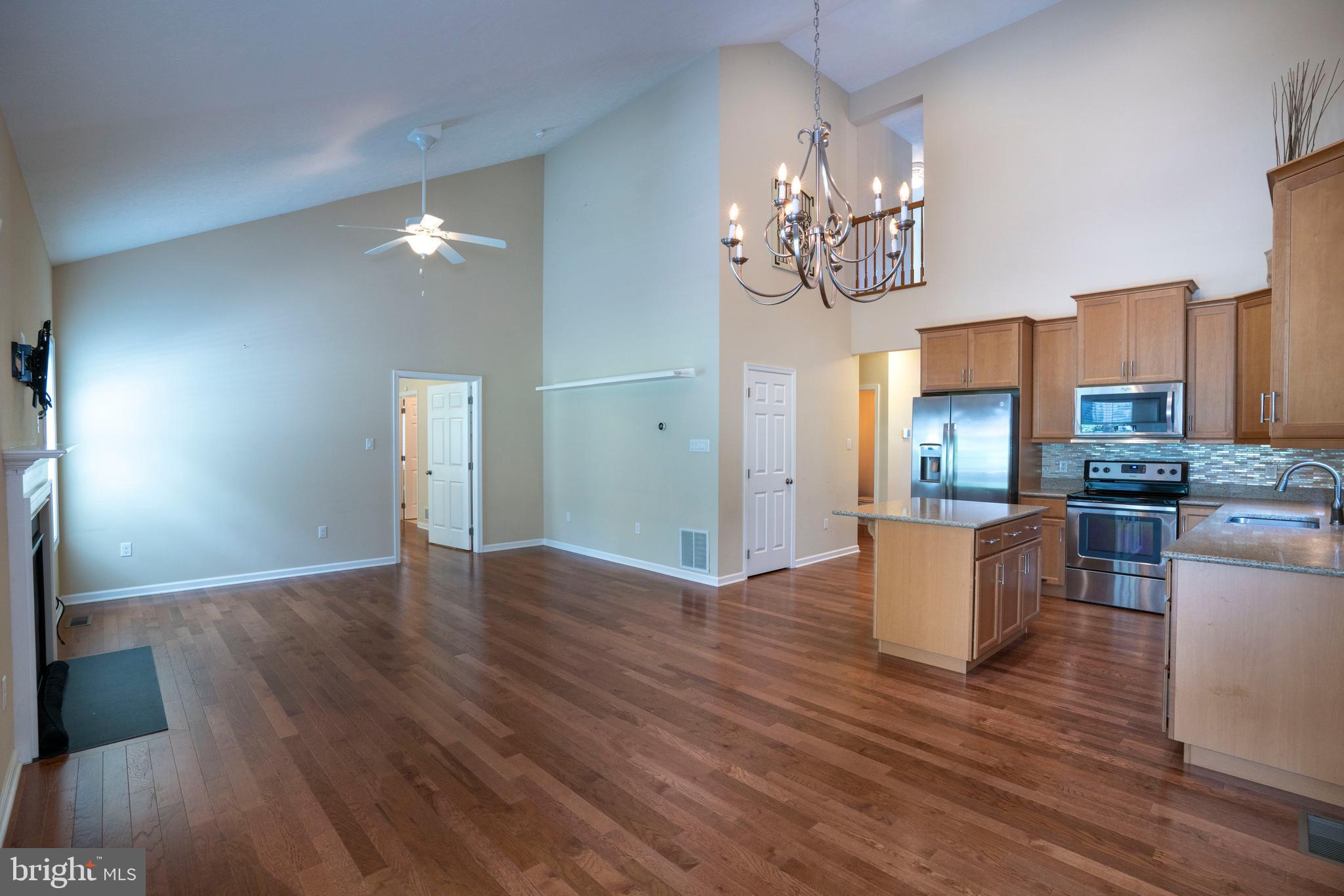 VILLAGE AT PENN STATE - TRADITION POINT - Residential