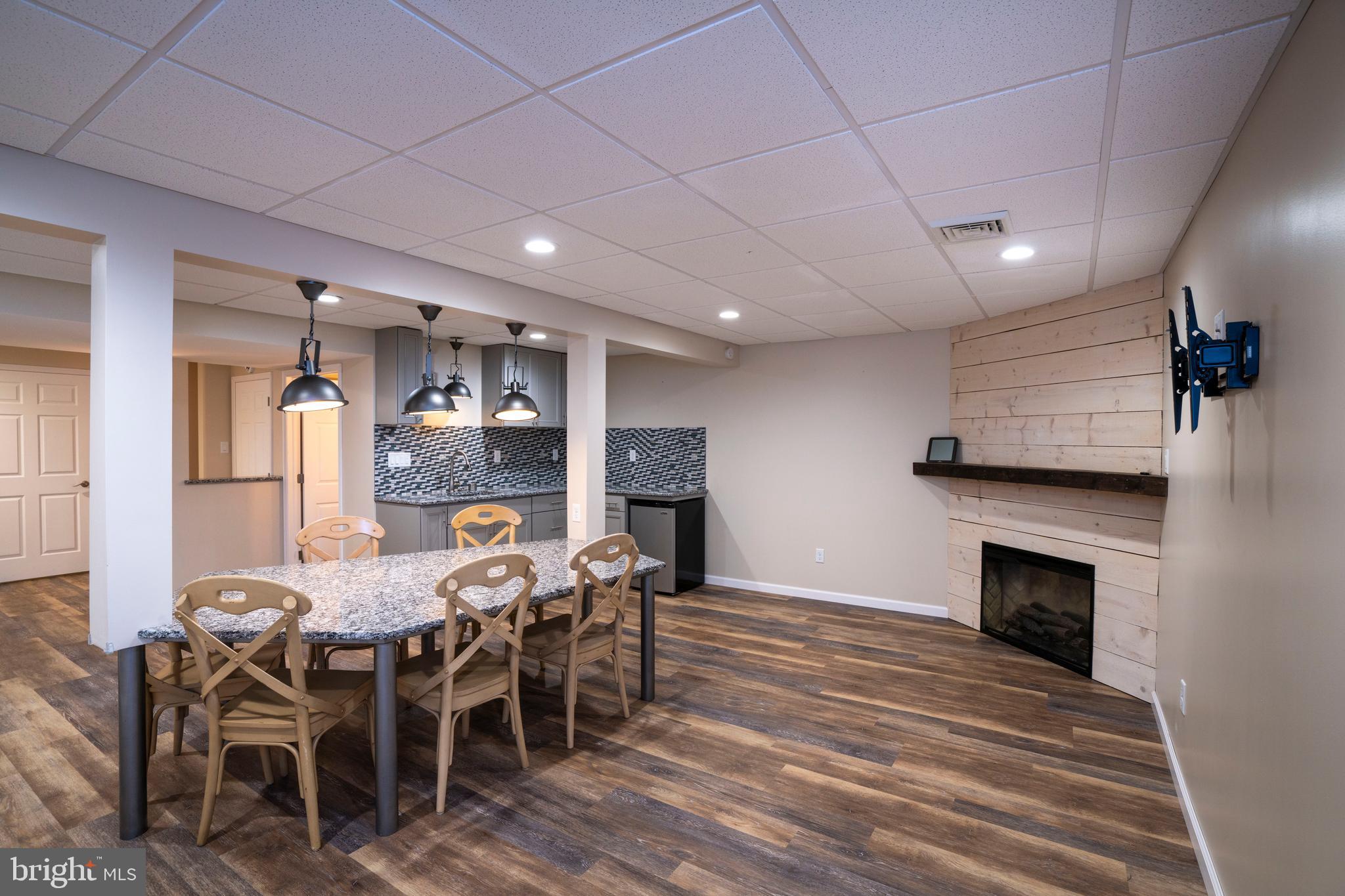 VILLAGE AT PENN STATE - TRADITION POINT - Residential