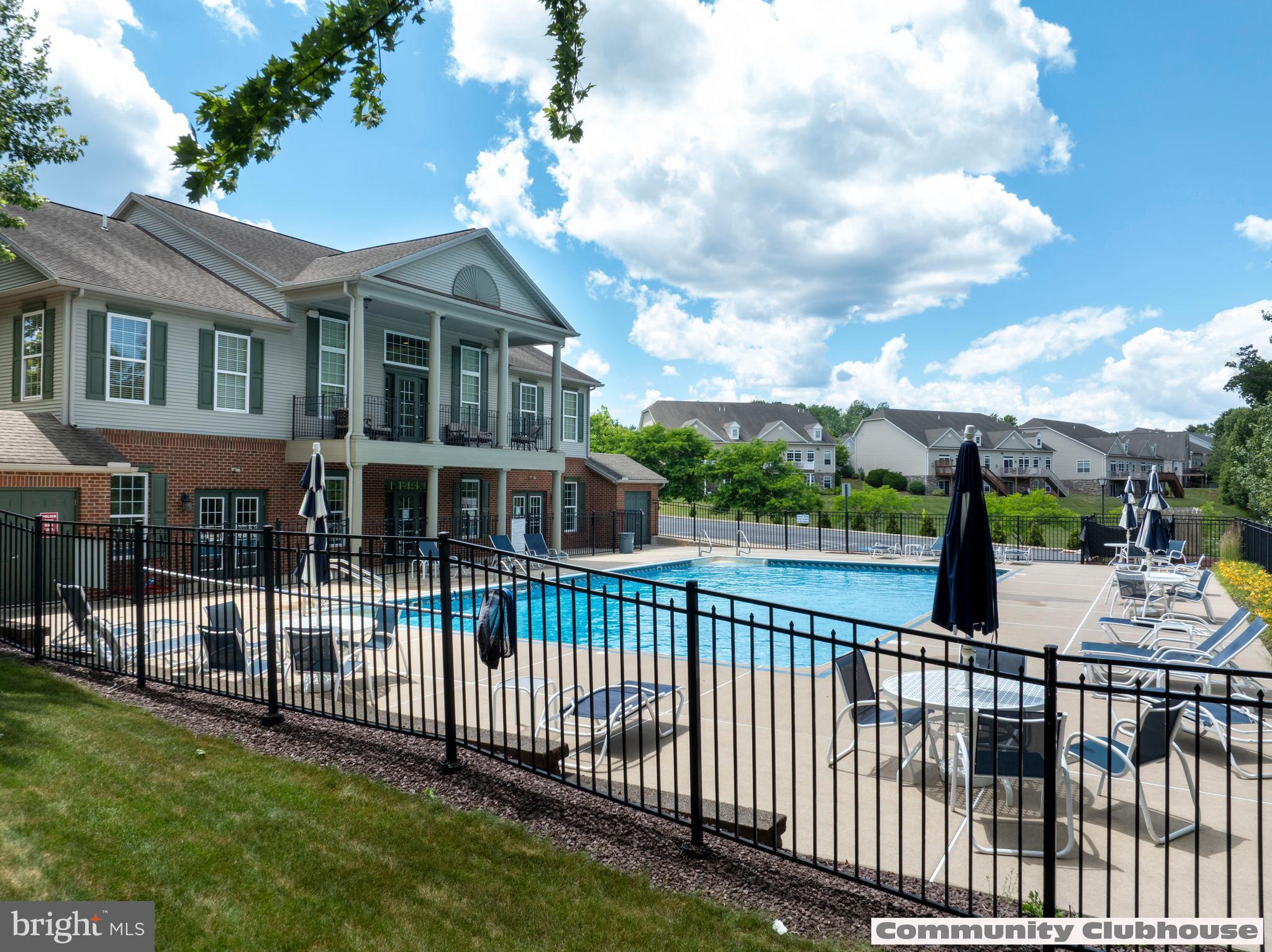 VILLAGE AT PENN STATE - TRADITION POINT - Residential