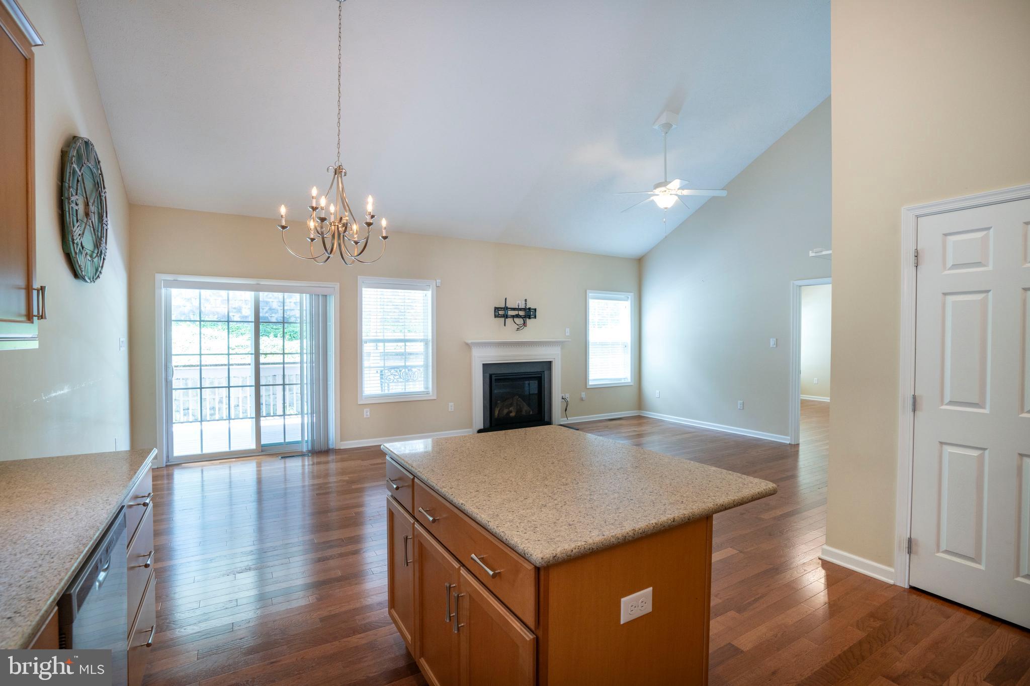 VILLAGE AT PENN STATE - TRADITION POINT - Residential