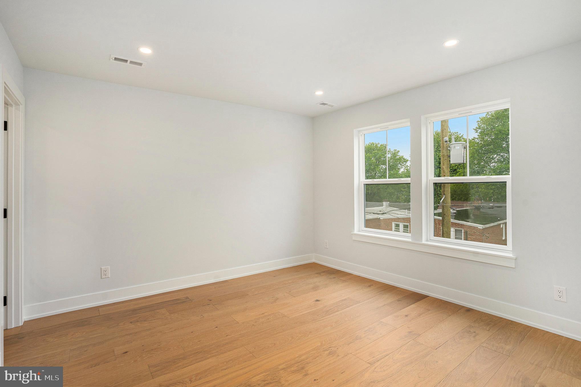 PLYMOUTH VALLEY - Residential