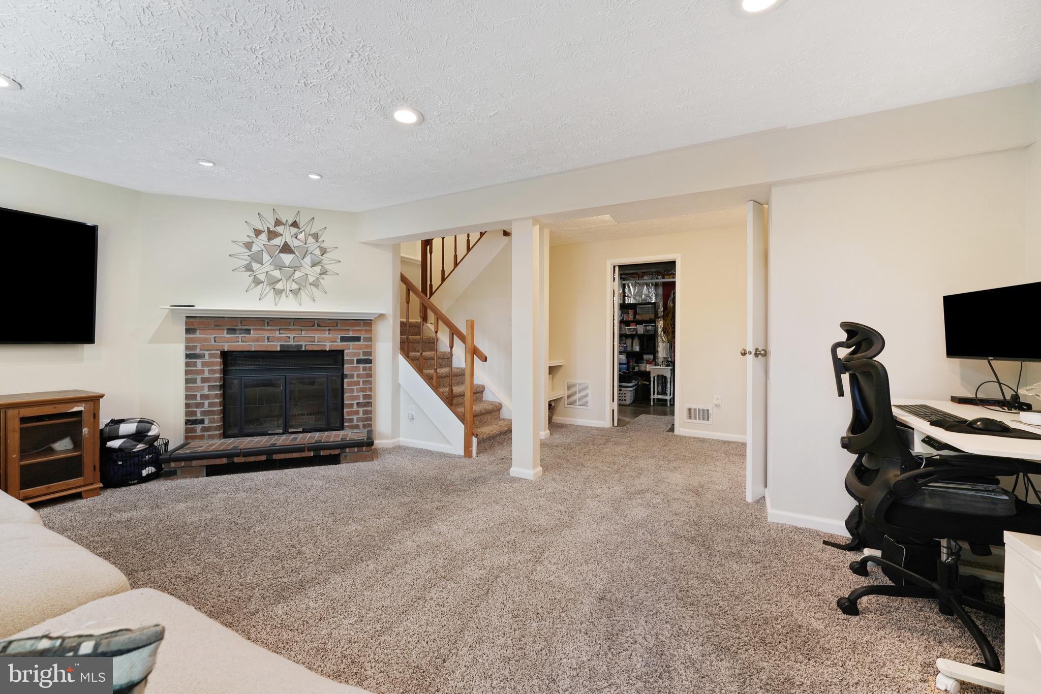 NEWINGTON FOREST - Residential