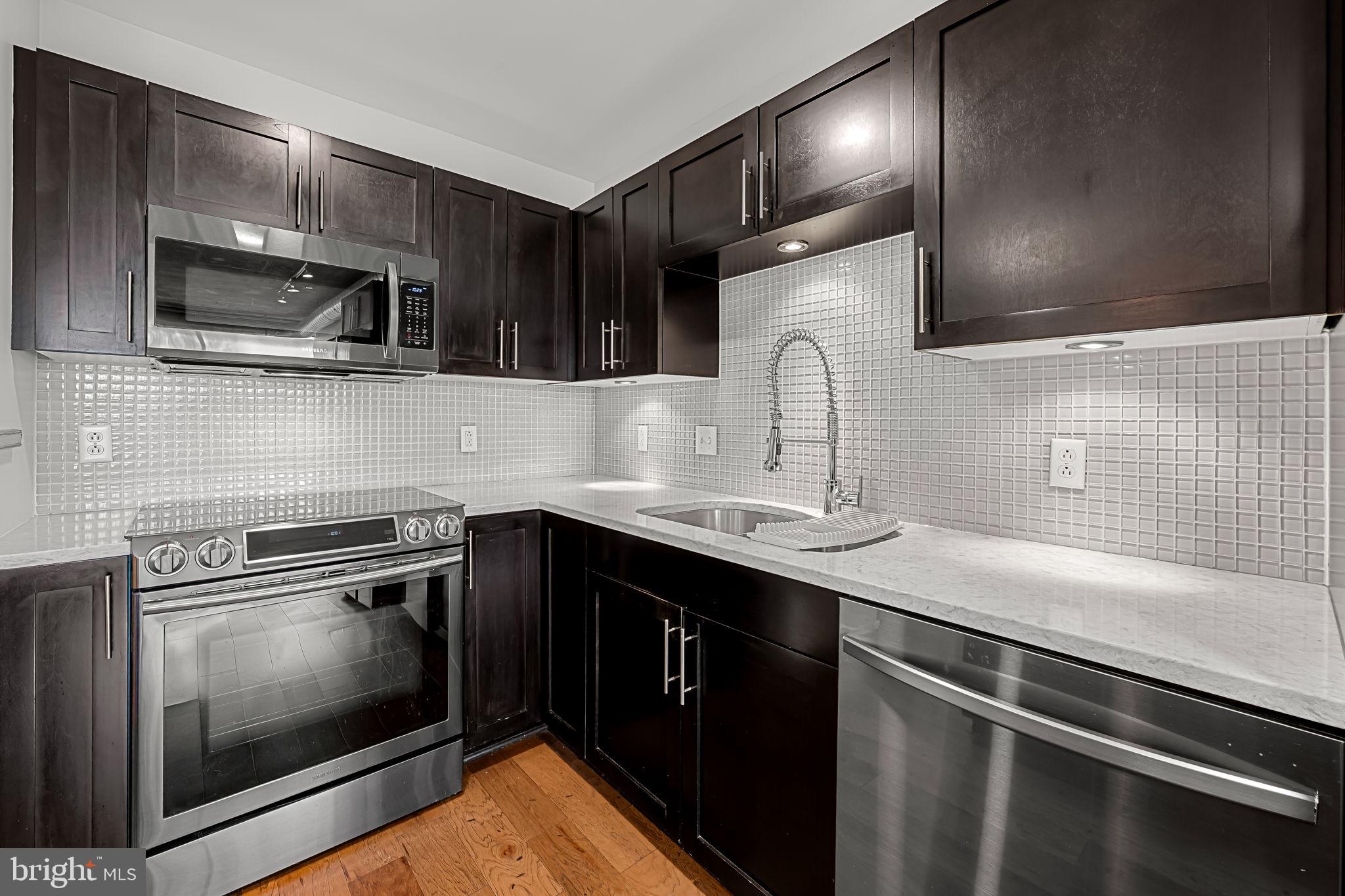 LOCUST POINT - Residential