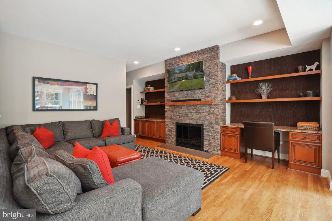 ROCKVILLE TOWN SQUARE - Residential