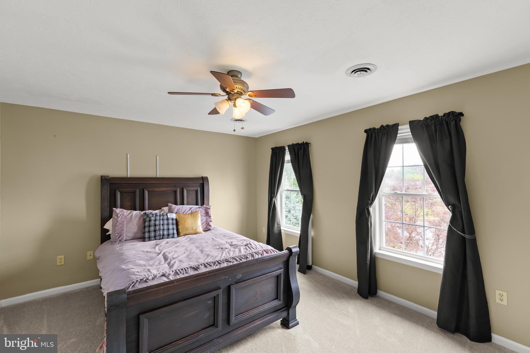 WOODSIDE ESTATES - Residential