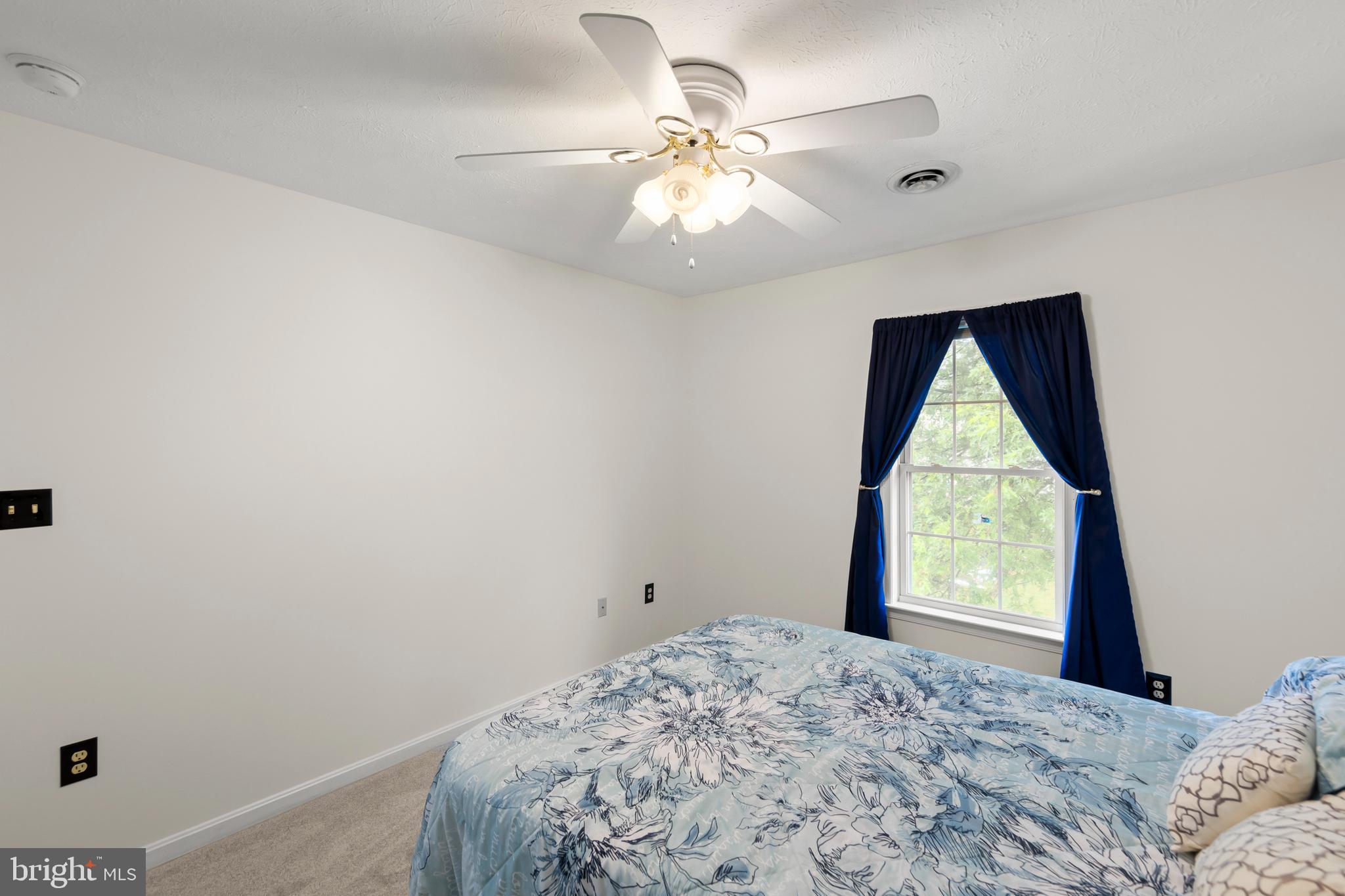 WOODSIDE ESTATES - Residential