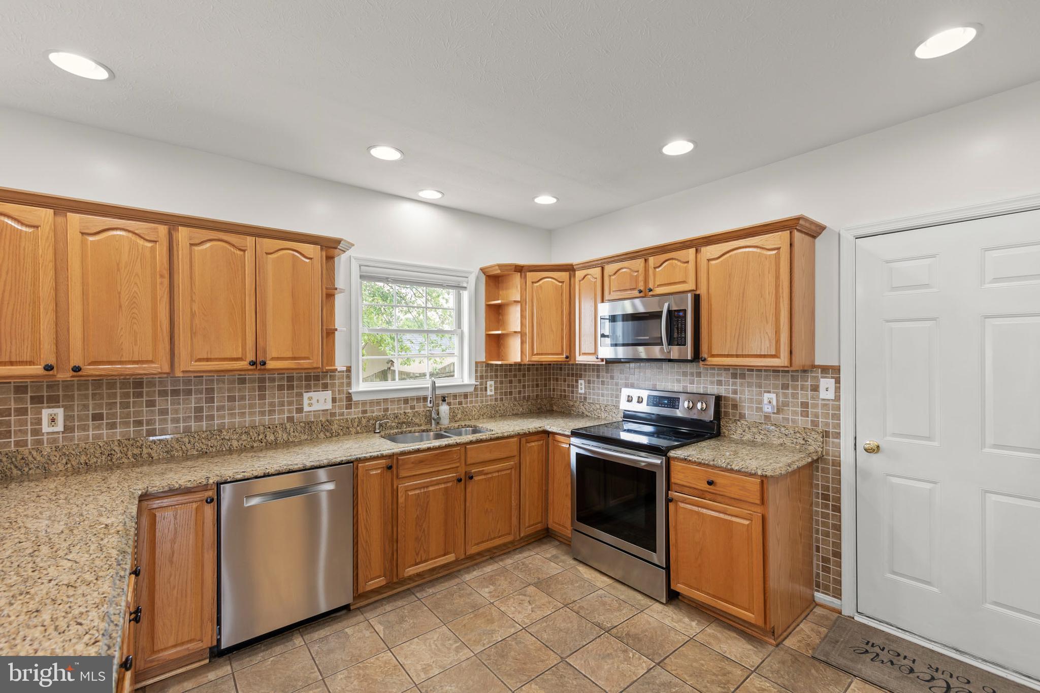 WOODSIDE ESTATES - Residential