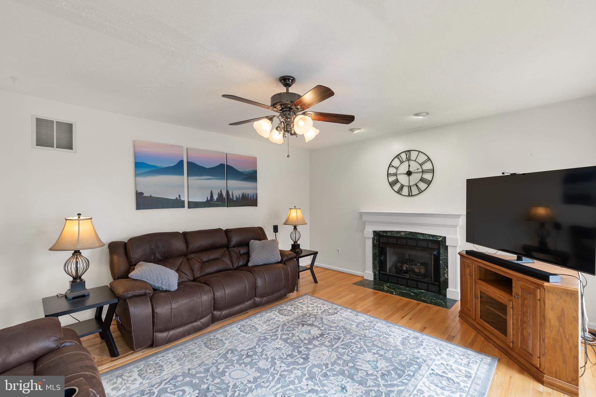 WOODSIDE ESTATES - Residential