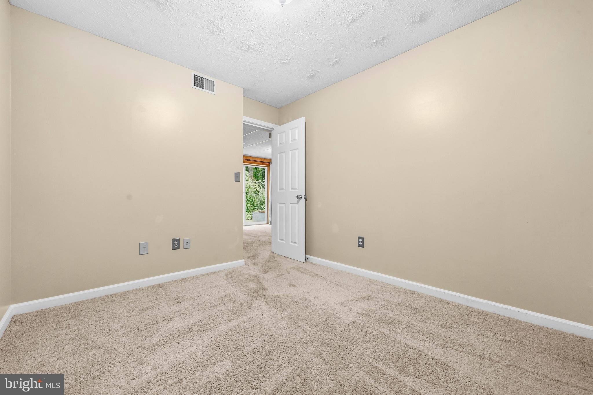 MAXWELL HALL - Residential