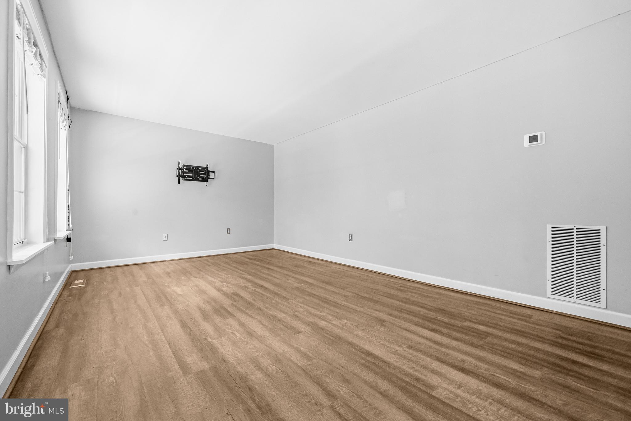 MAXWELL HALL - Residential