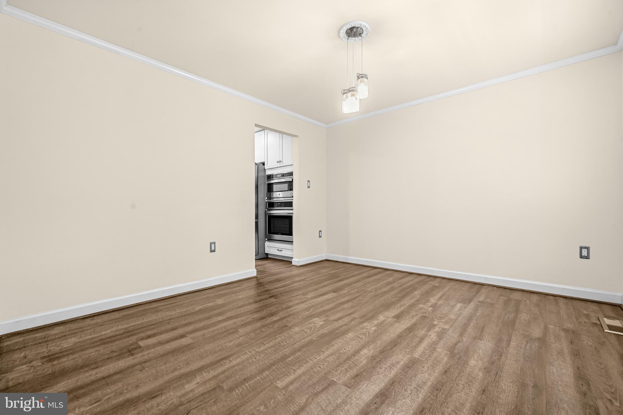 MAXWELL HALL - Residential