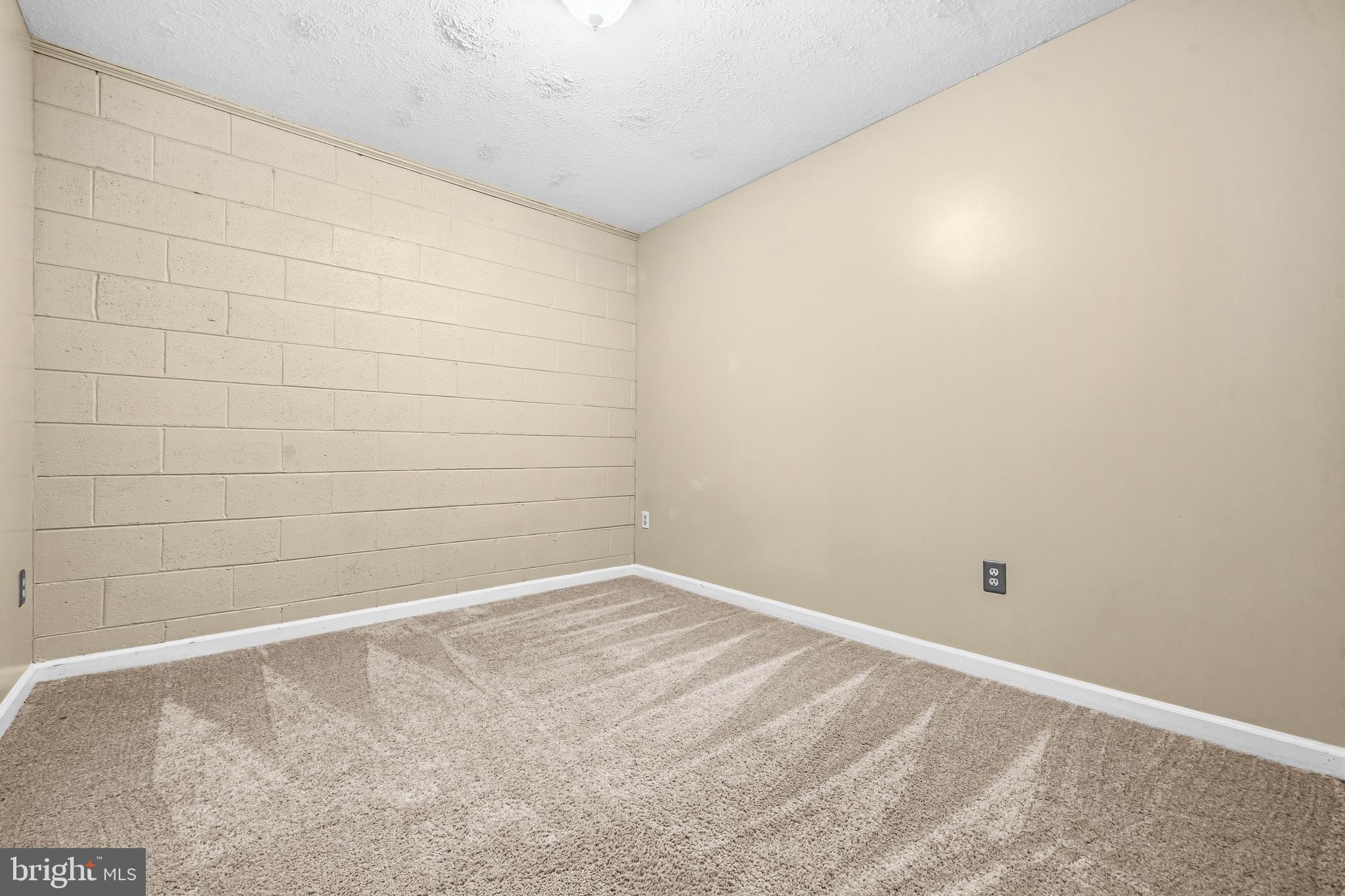 MAXWELL HALL - Residential