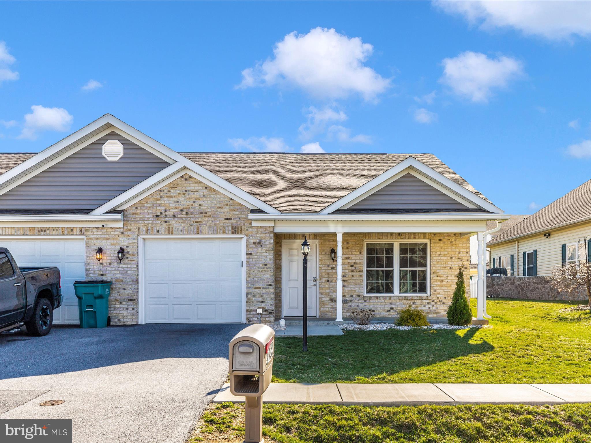 Beautiful villa, combining comfort and modern living! Located at Twin Ridge community, surrounded by country views, yet close to interstate. Open and bright, this home offers 2 bedrooms, 2 baths, living room, spacious kitchen with doors leading to patio, and one car garage.