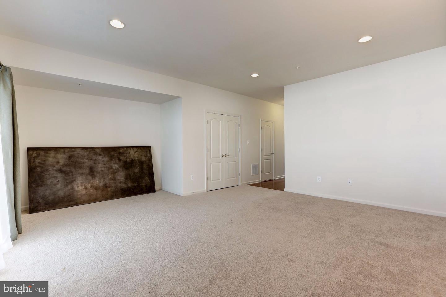 SENECA HILL - Residential Lease