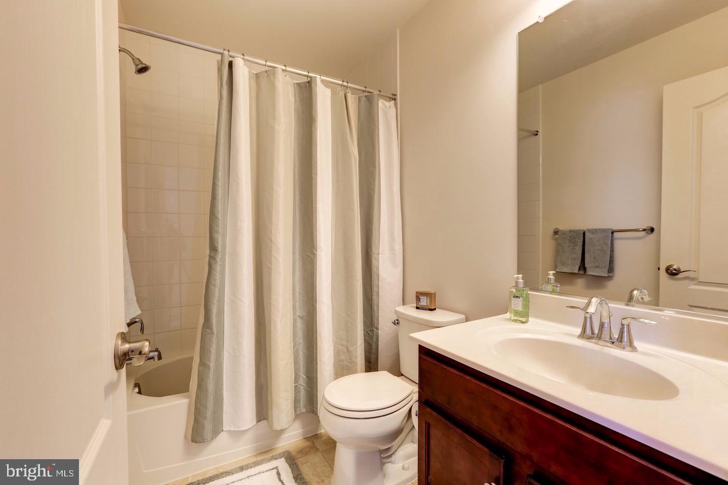 SENECA HILL - Residential Lease