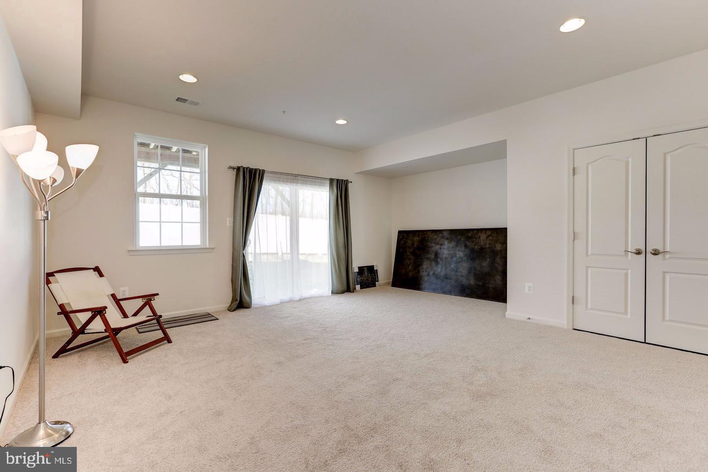 SENECA HILL - Residential Lease
