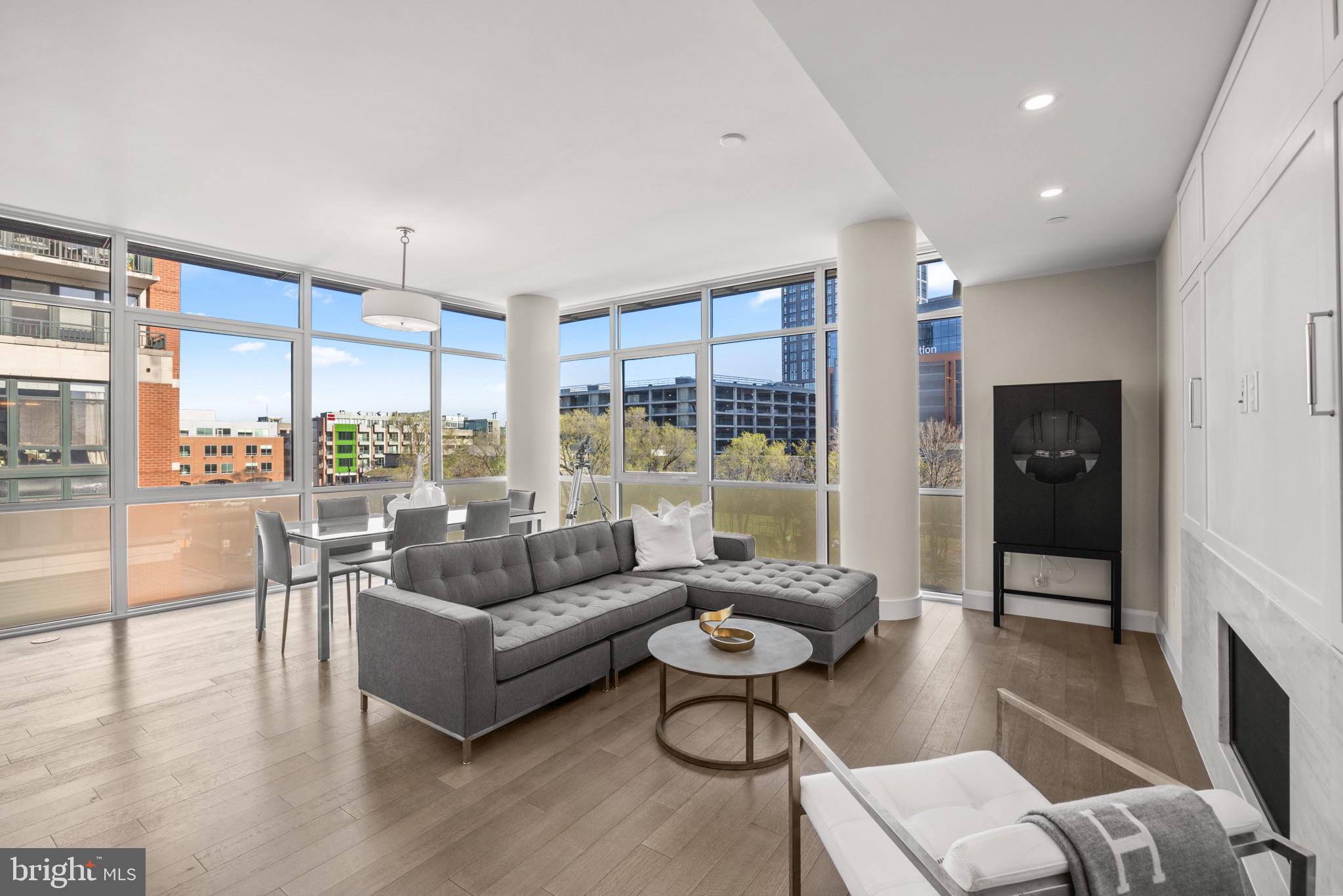 HARBOR EAST - Residential