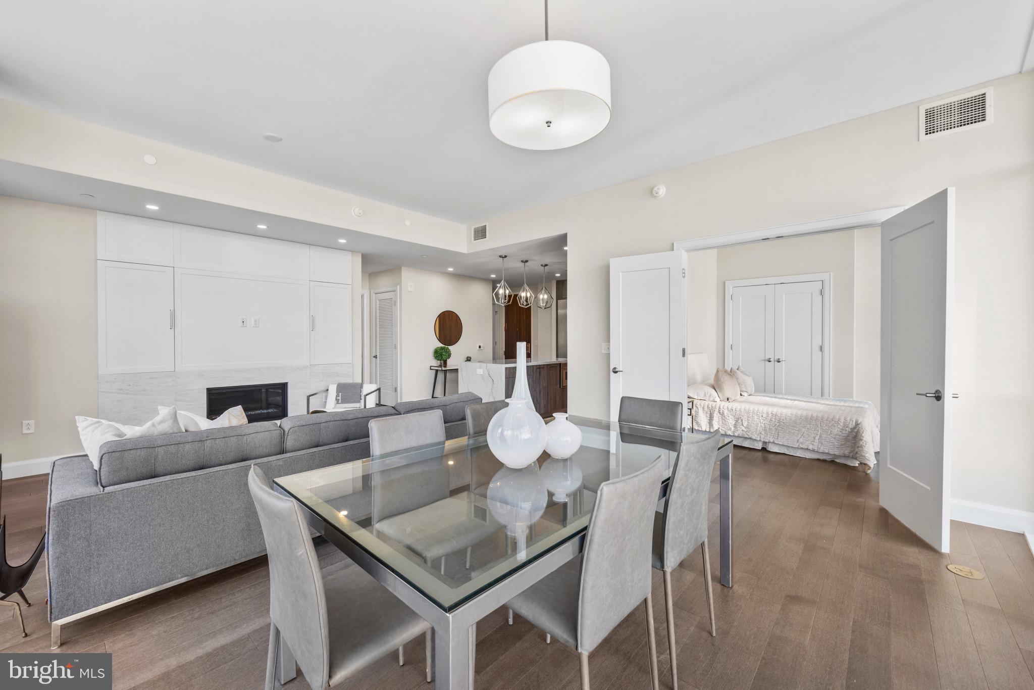 HARBOR EAST - Residential