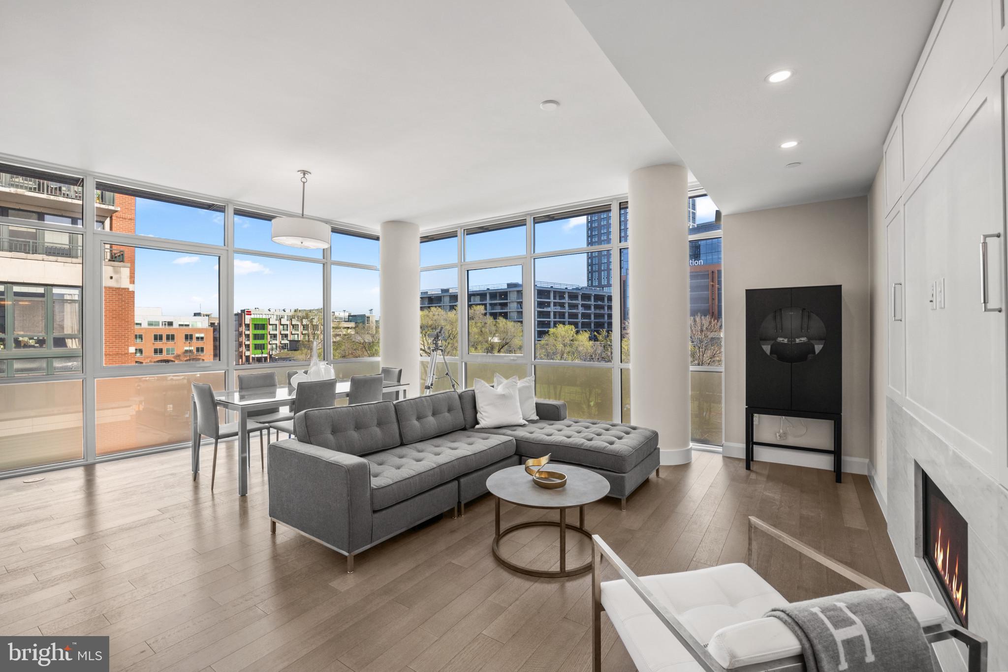 HARBOR EAST - Residential