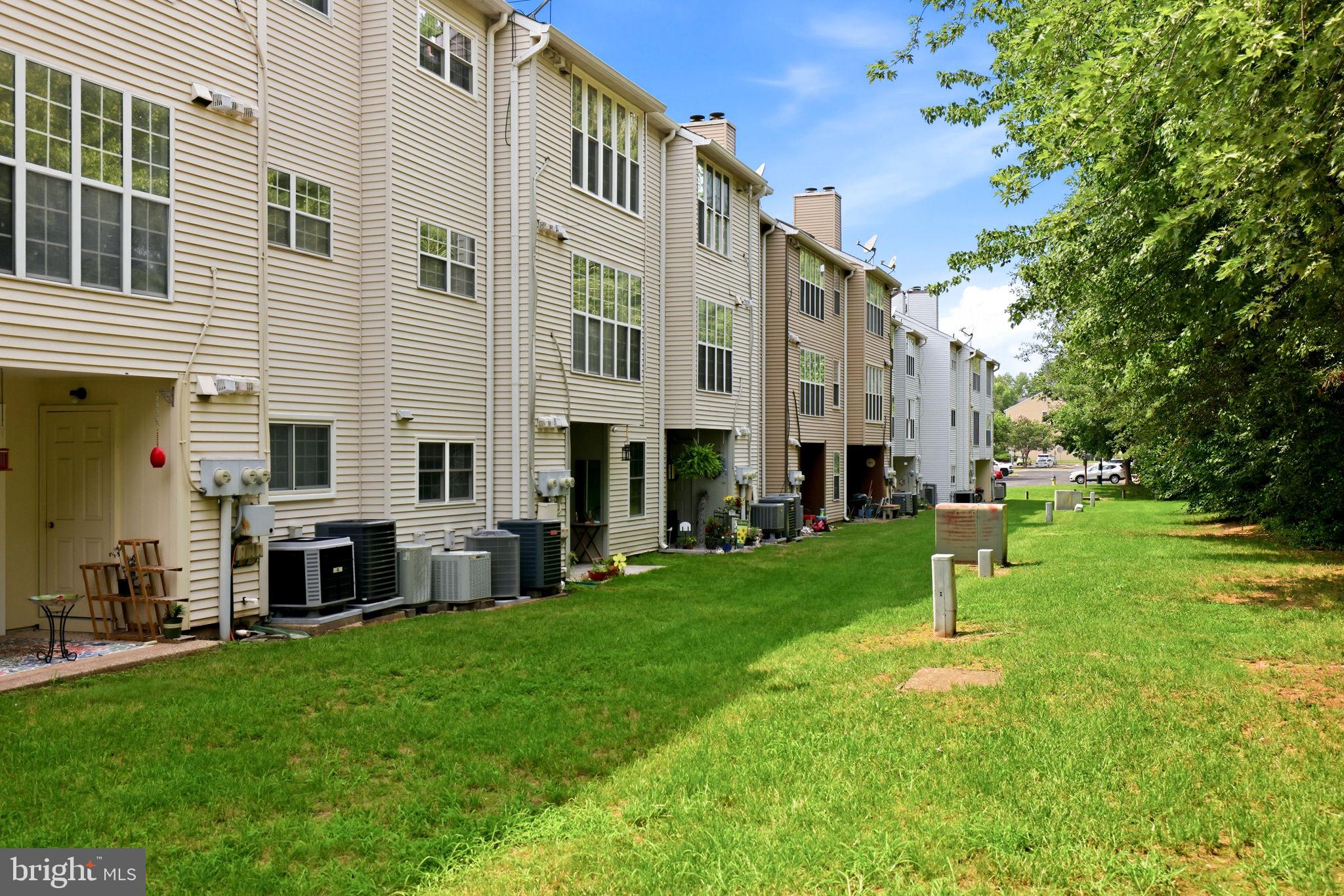 HUNTER'S SQUARE - Residential