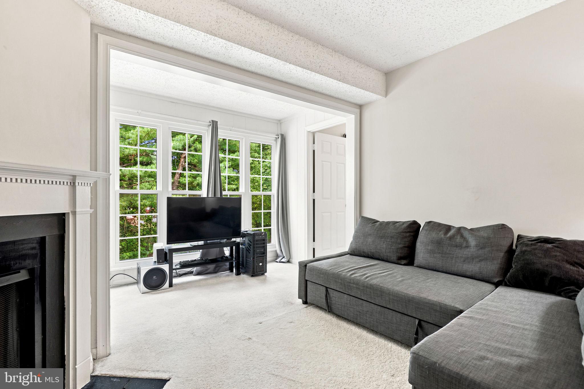 HUNTER'S SQUARE - Residential