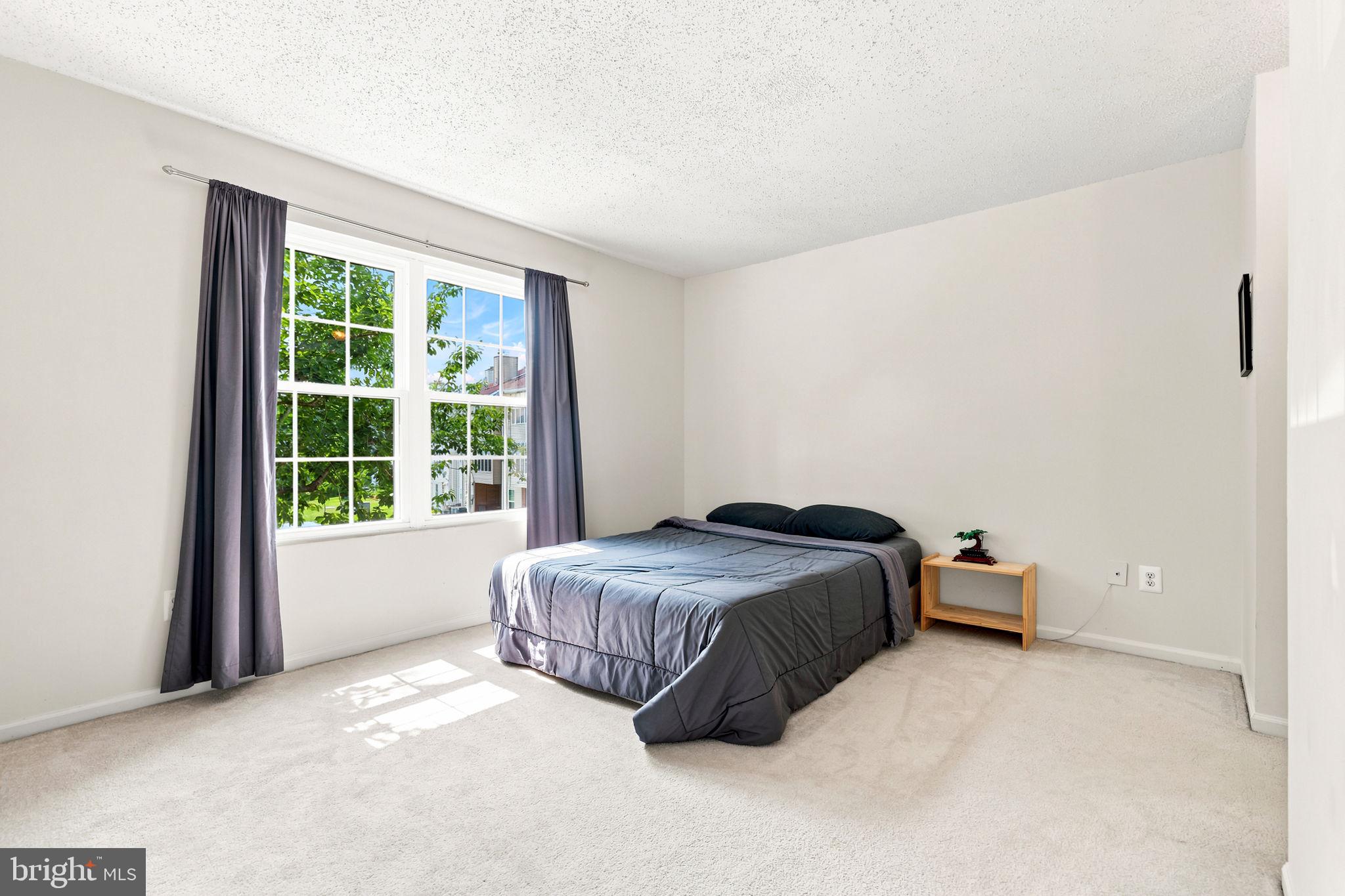 HUNTER'S SQUARE - Residential