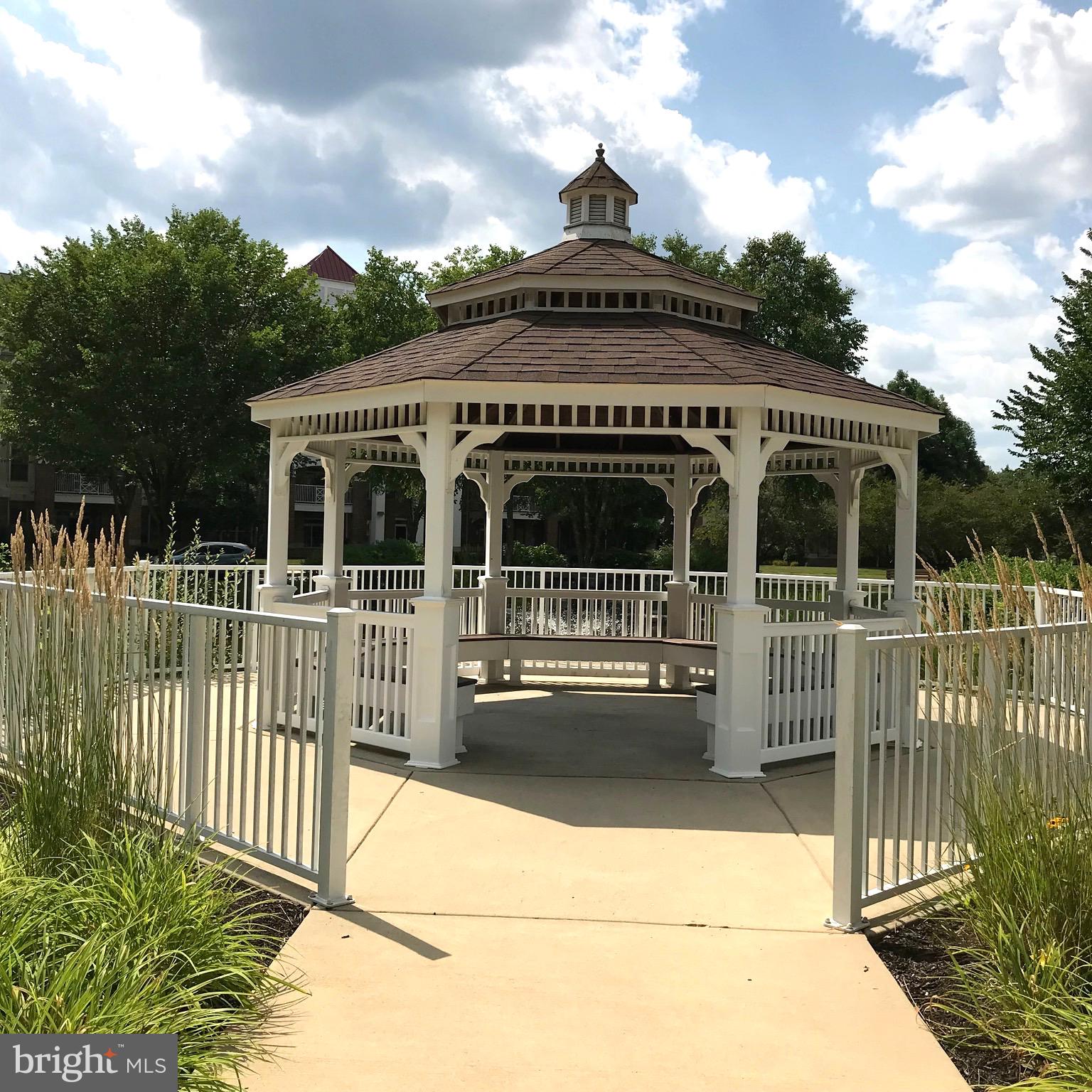 MERIDIAN VALLEY SQ - Residential