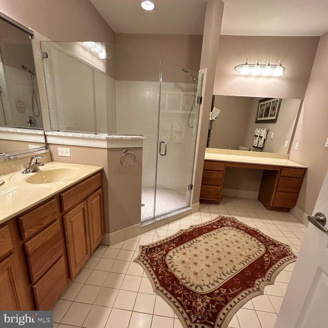 MERIDIAN VALLEY SQ - Residential