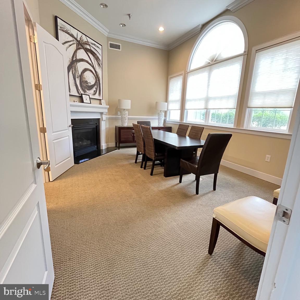 MERIDIAN VALLEY SQ - Residential