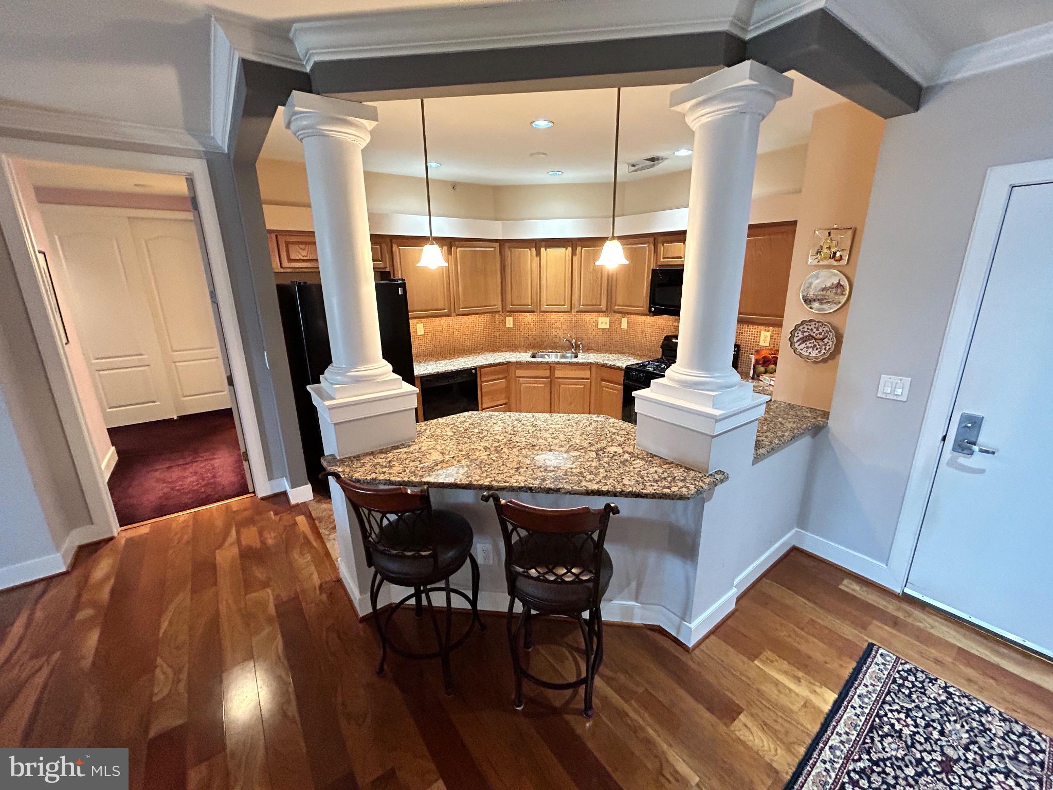 MERIDIAN VALLEY SQ - Residential