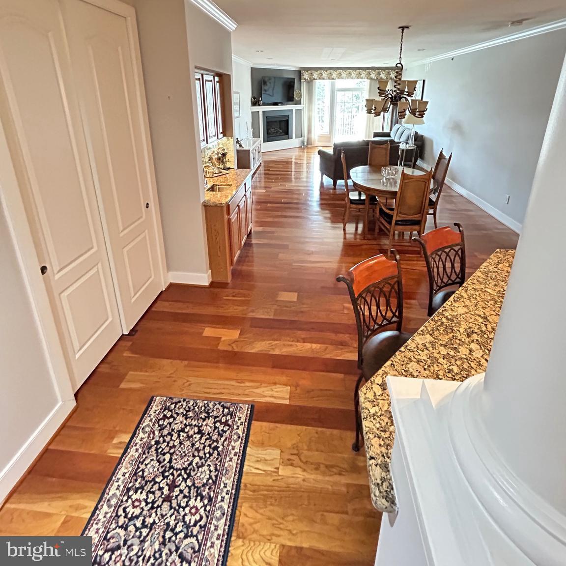 MERIDIAN VALLEY SQ - Residential