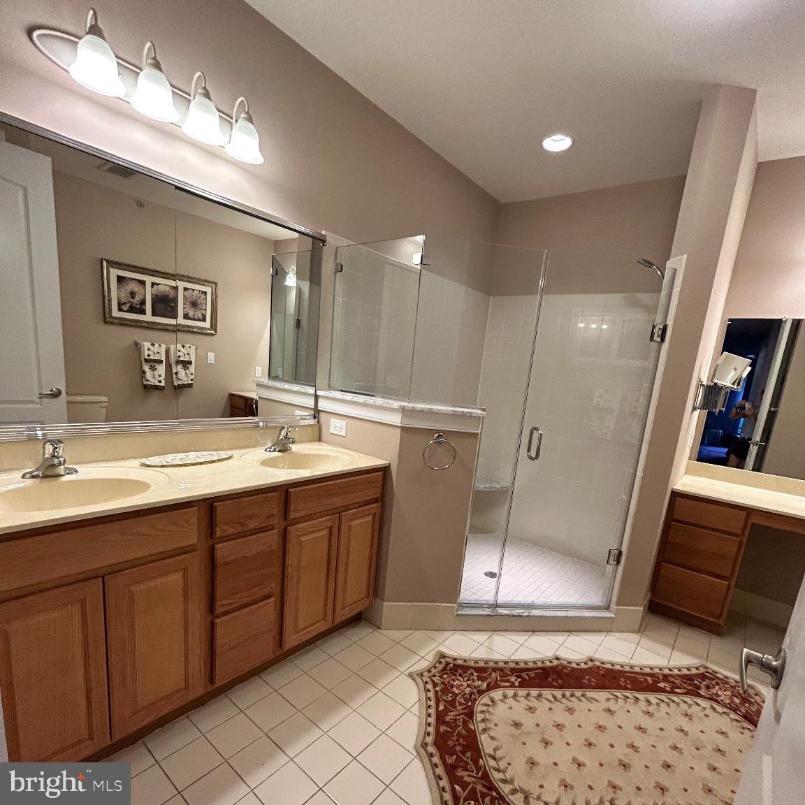 MERIDIAN VALLEY SQ - Residential