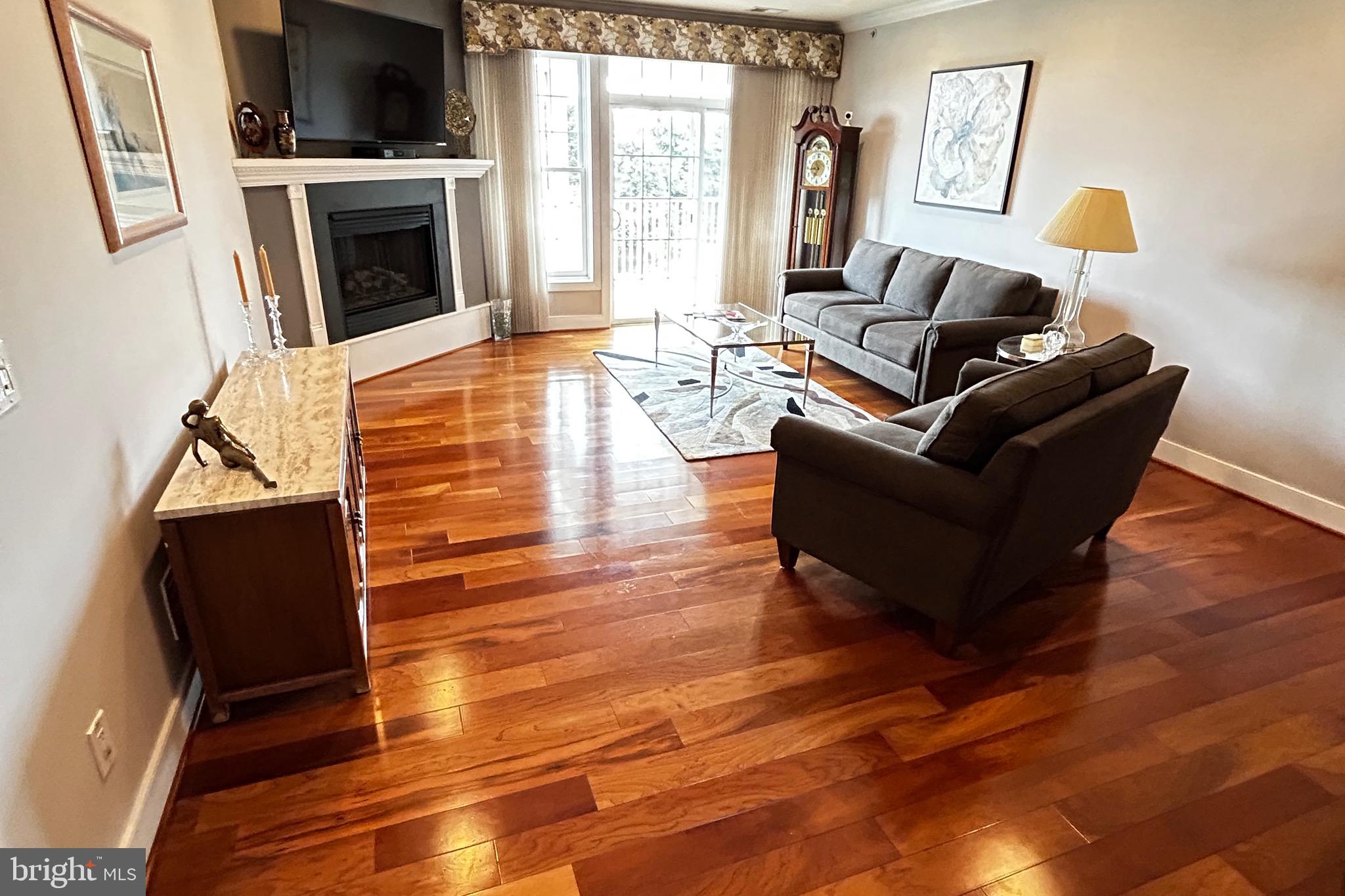 MERIDIAN VALLEY SQ - Residential
