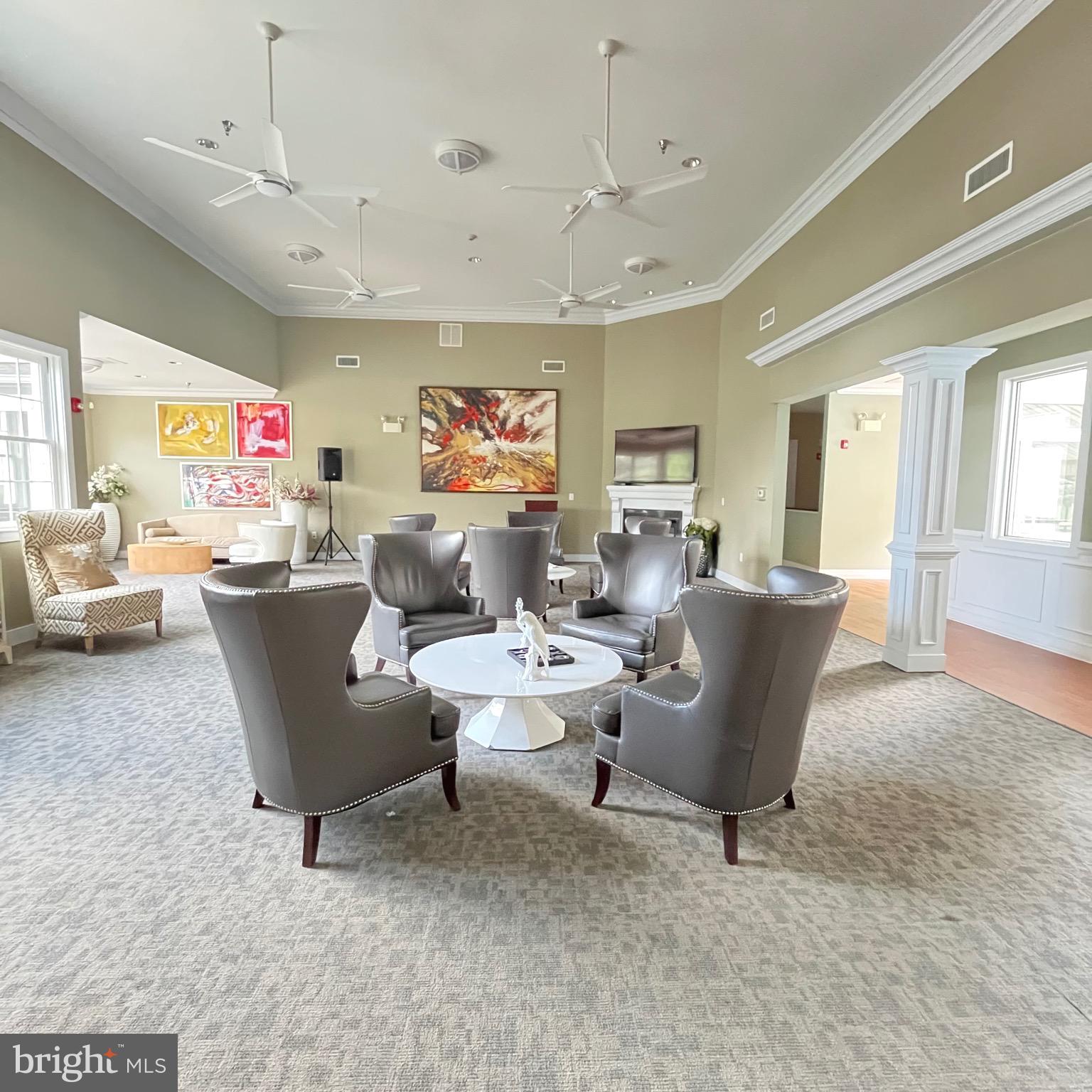 MERIDIAN VALLEY SQ - Residential