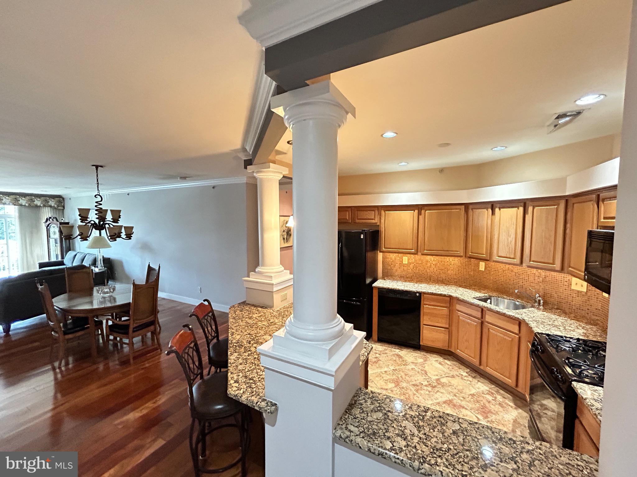 MERIDIAN VALLEY SQ - Residential