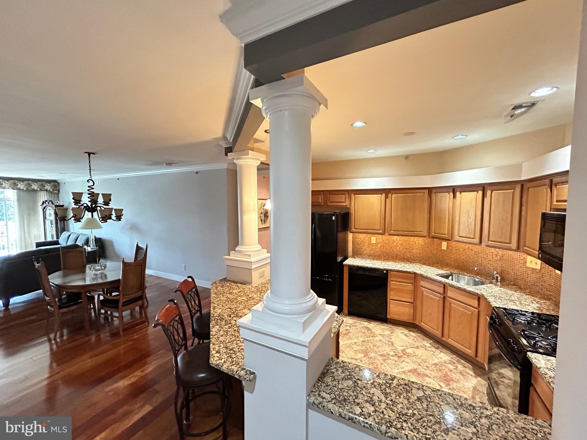 MERIDIAN VALLEY SQ - Residential
