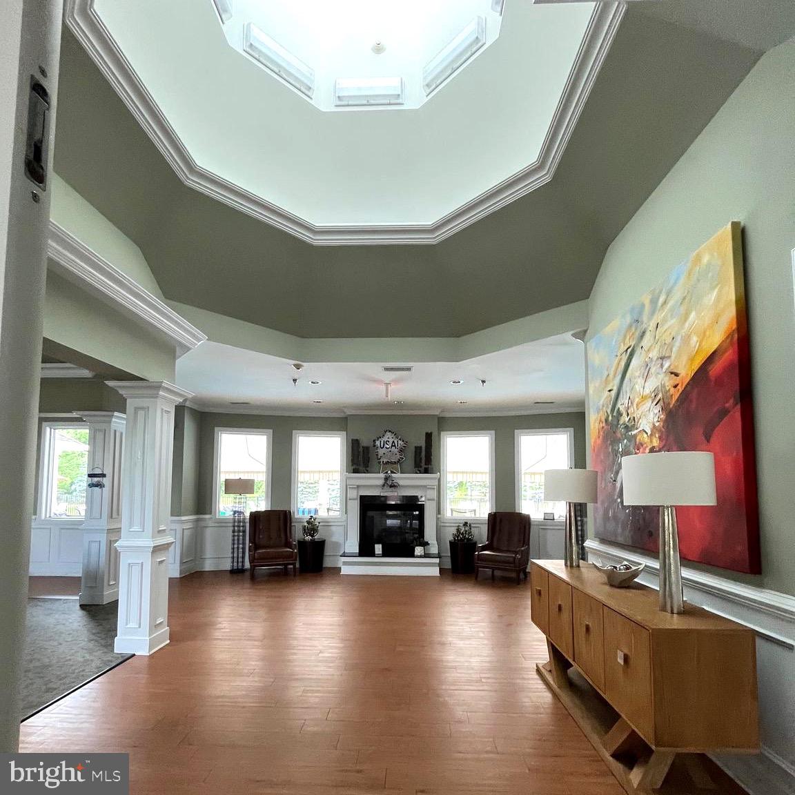 MERIDIAN VALLEY SQ - Residential
