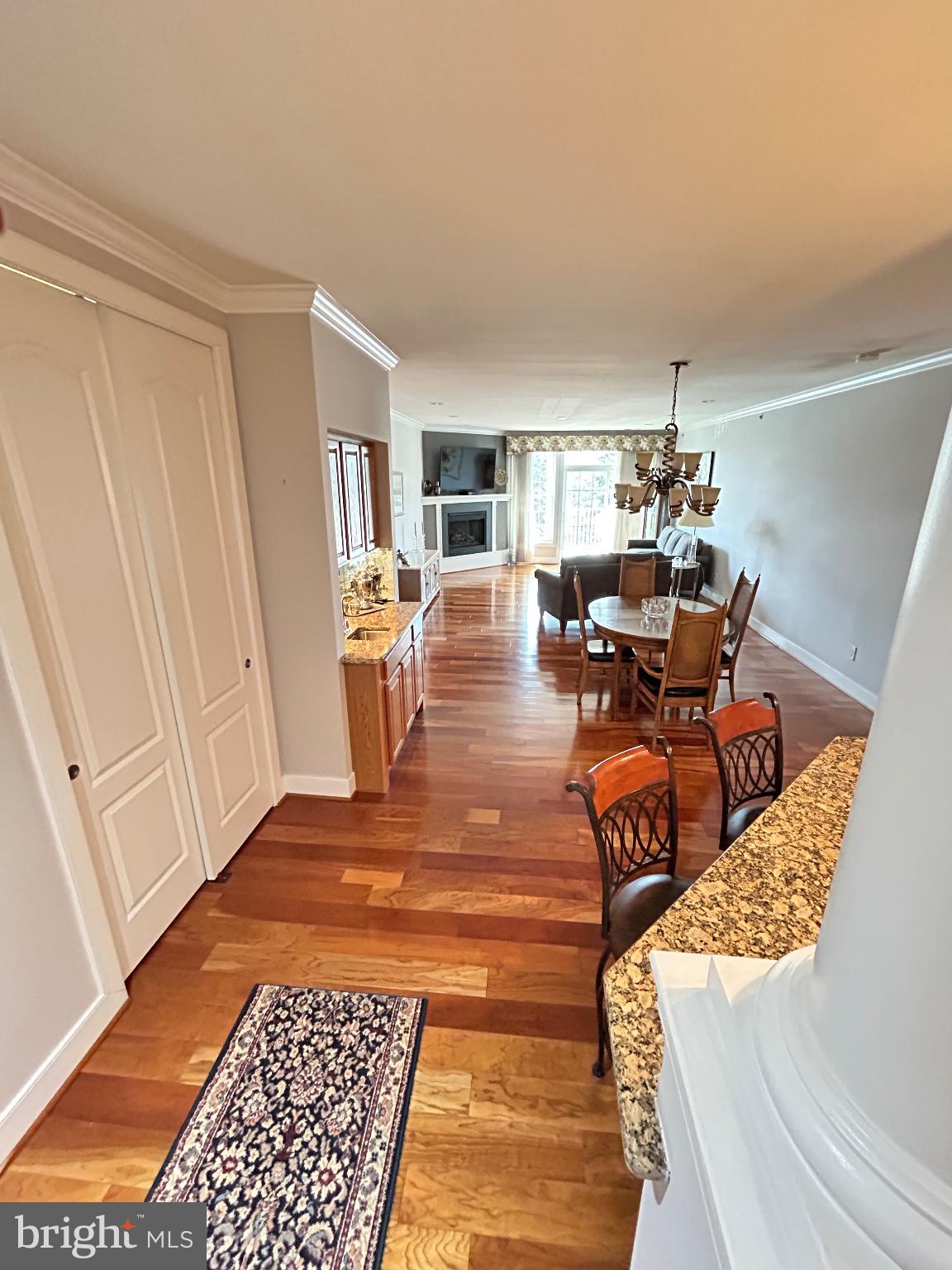 MERIDIAN VALLEY SQ - Residential