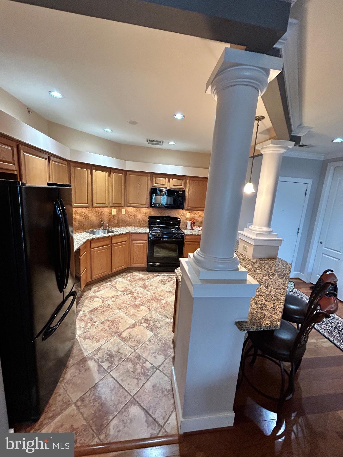 MERIDIAN VALLEY SQ - Residential